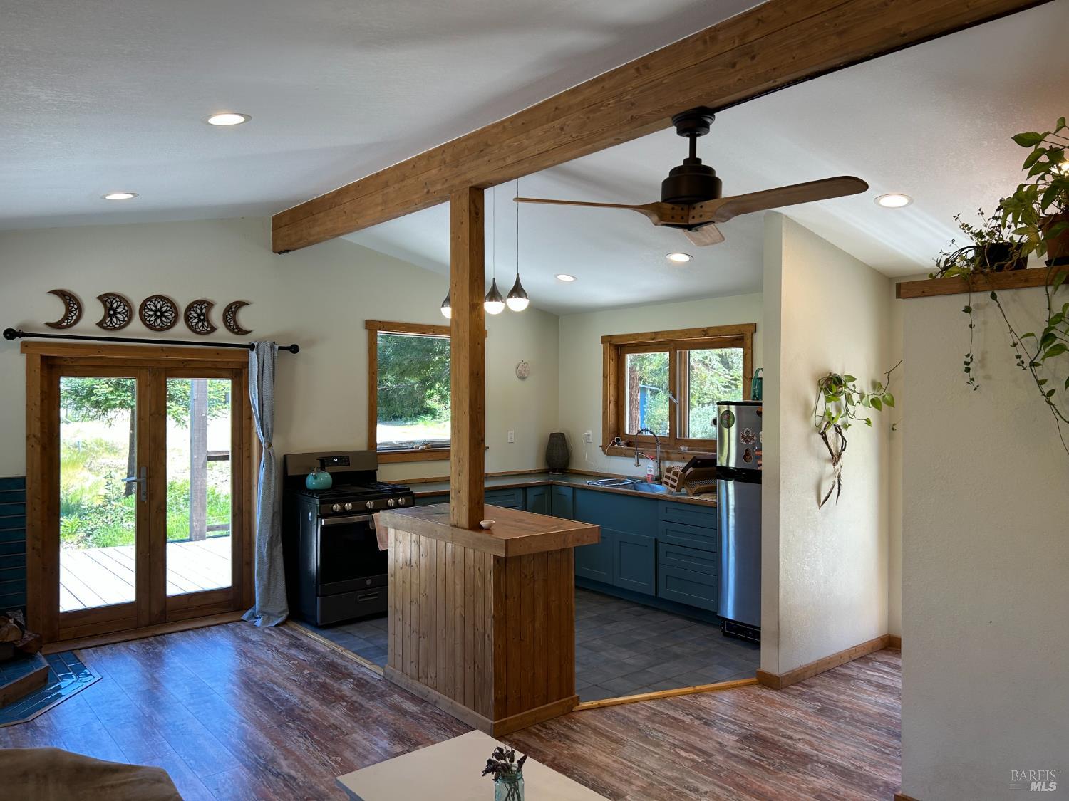 Detail Gallery Image 21 of 38 For 34620 Eureka Hill Rd, Point Arena,  CA 95468 - 1 Beds | 1/1 Baths