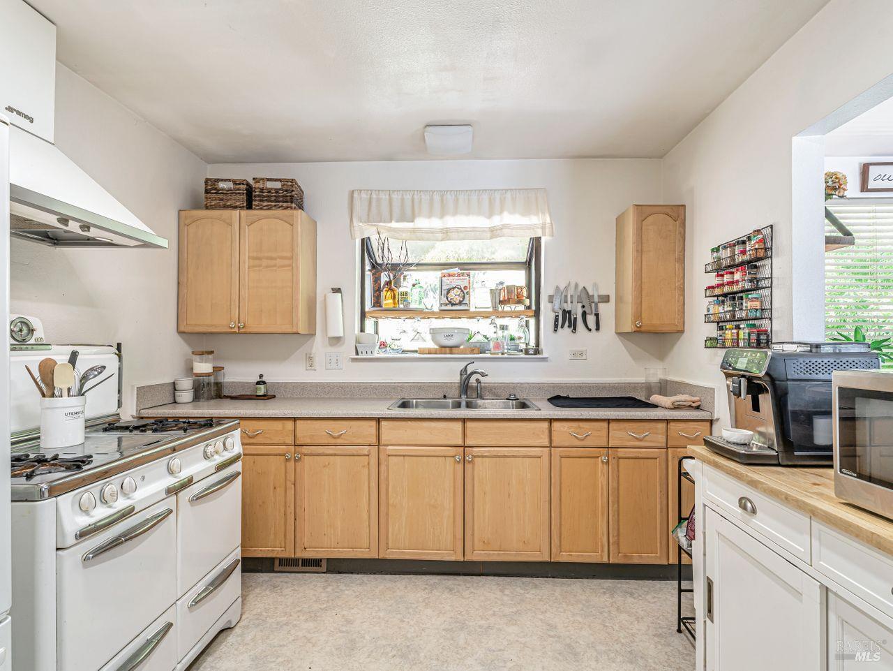 Detail Gallery Image 10 of 33 For 2375 Los Olivos Rd, Santa Rosa,  CA 95404 - 2 Beds | 1 Baths