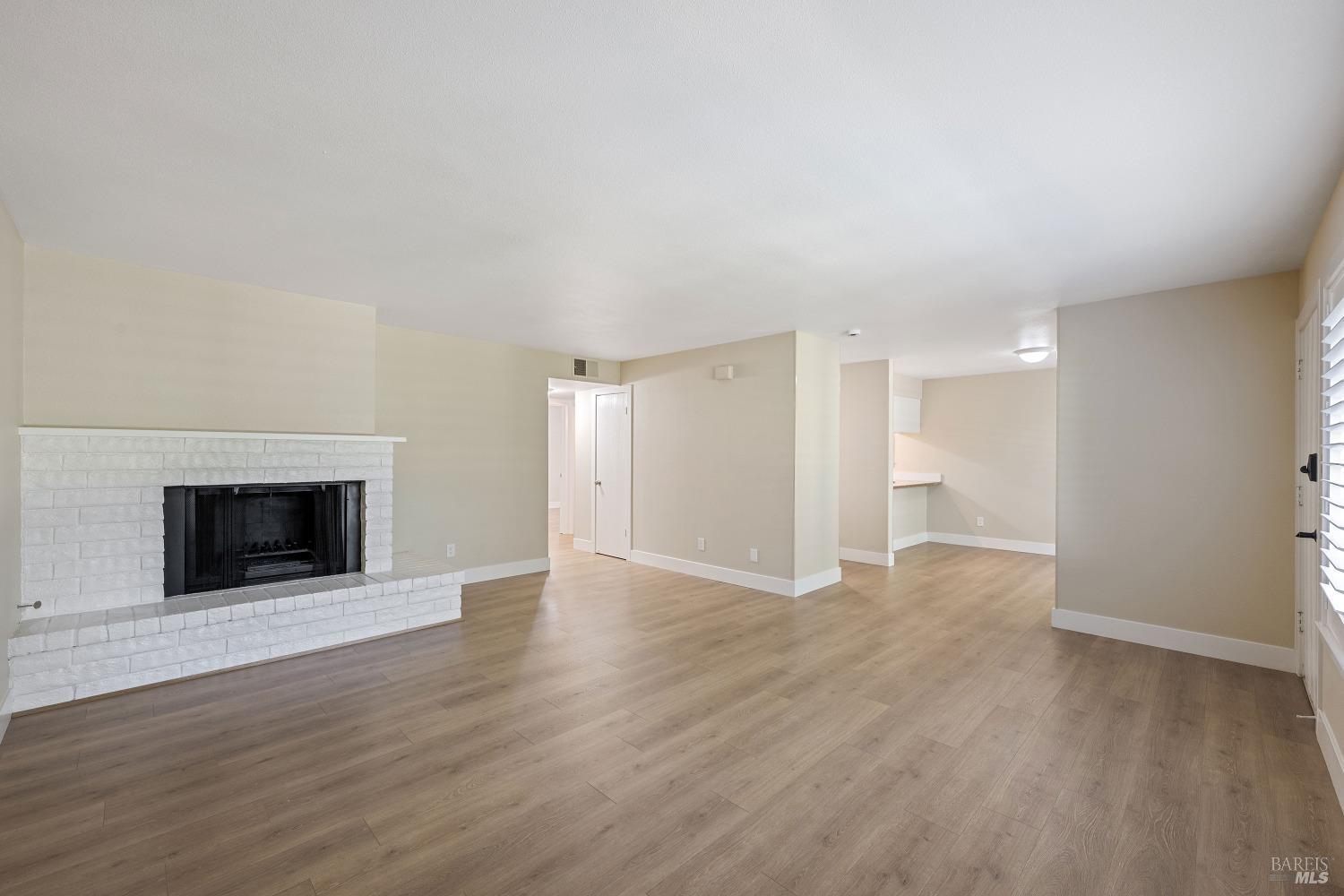Detail Gallery Image 6 of 32 For 336 Las Casitas Ct, Sonoma,  CA 95476 - 2 Beds | 1/1 Baths