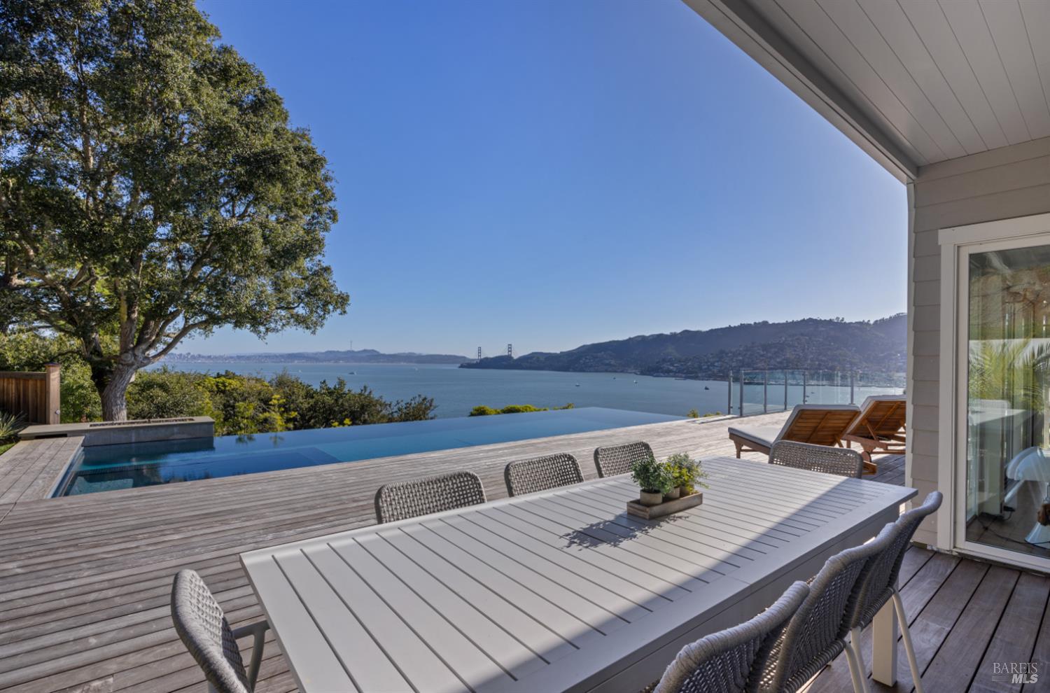 Detail Gallery Image 4 of 64 For 22 Eucalyptus Rd, Belvedere,  CA 94920 - 5 Beds | 4/2 Baths