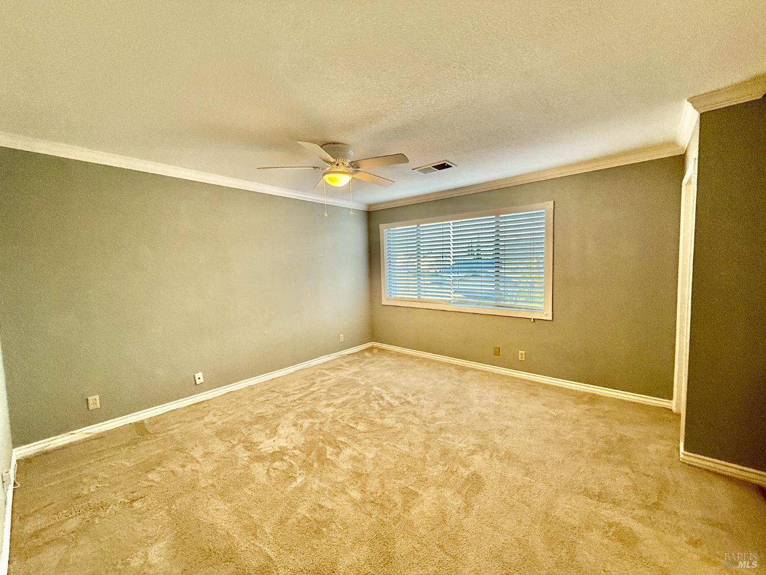Detail Gallery Image 15 of 19 For 1121 Grove Cir, Benicia,  CA 94510 - 3 Beds | 2/1 Baths