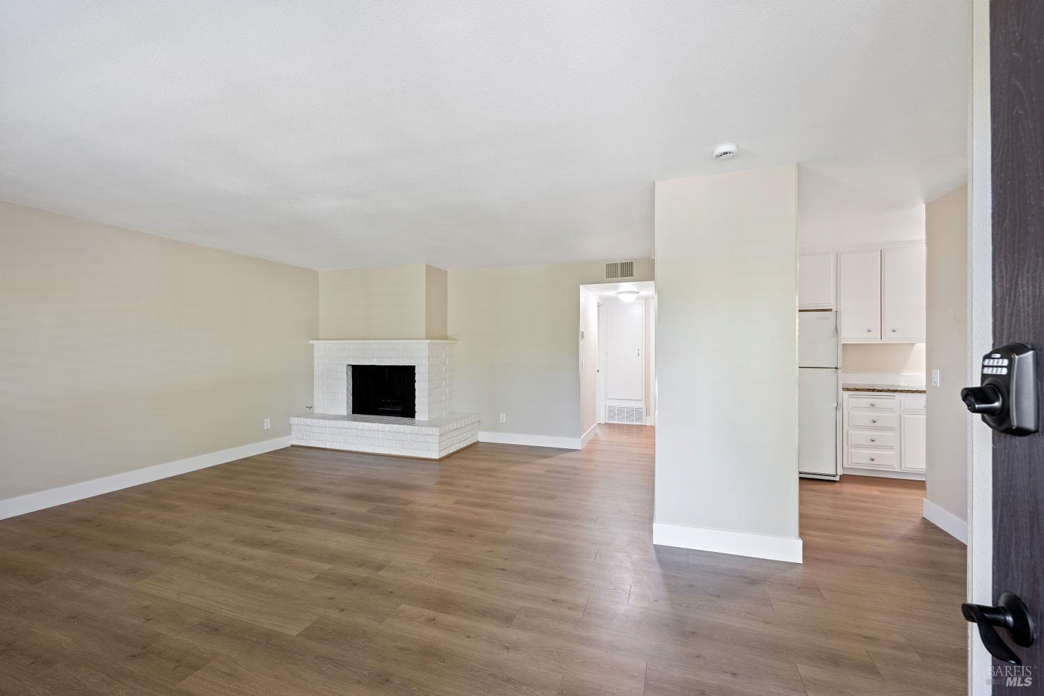 Detail Gallery Image 4 of 32 For 336 Las Casitas Ct, Sonoma,  CA 95476 - 2 Beds | 1/1 Baths