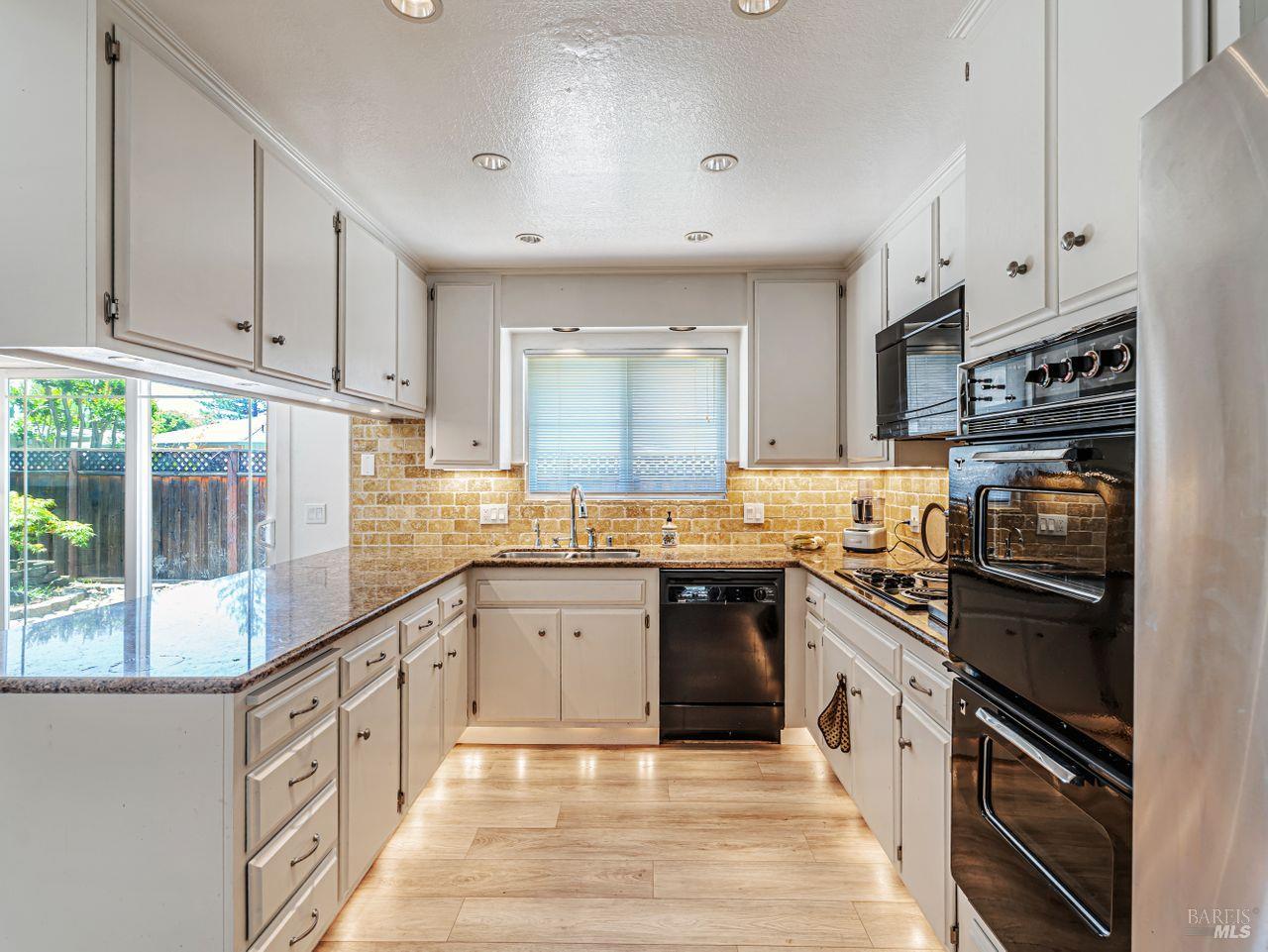 Detail Gallery Image 10 of 30 For 4793 Glencannon St, Santa Rosa,  CA 95405 - 3 Beds | 2 Baths