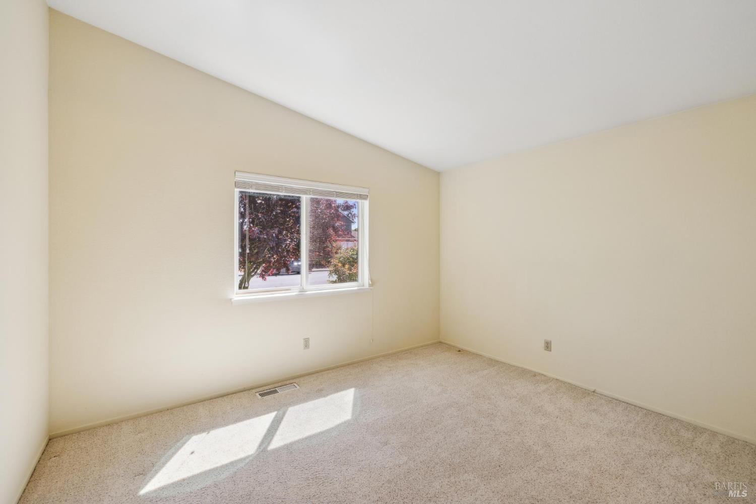 Detail Gallery Image 20 of 35 For 1506 Cerro Sonoma Cir, Petaluma,  CA 94954 - 3 Beds | 2 Baths