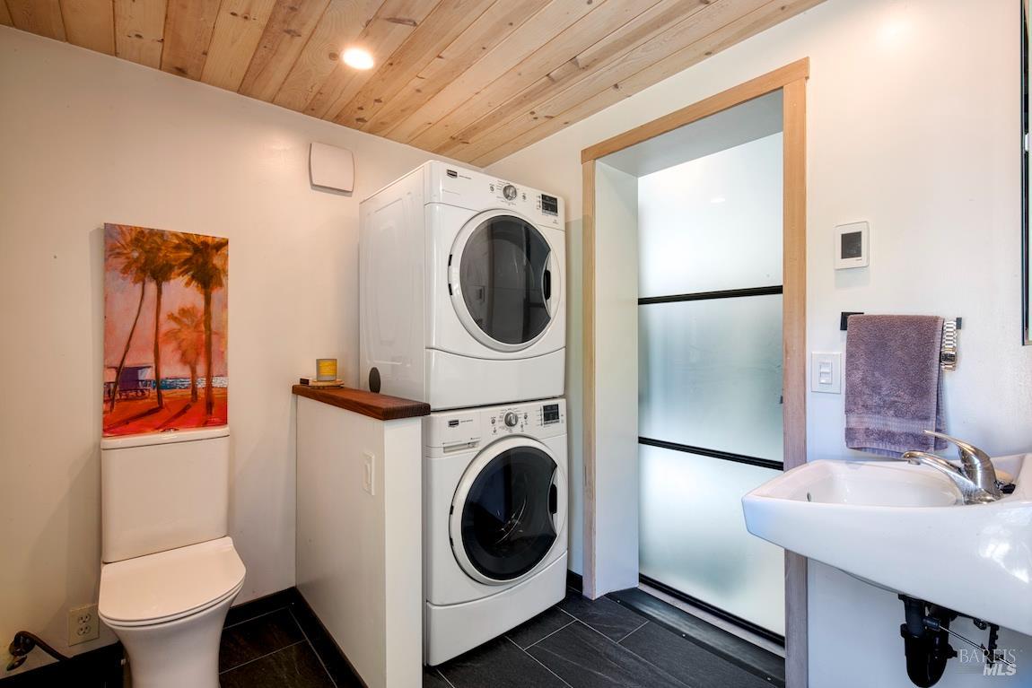 Detail Gallery Image 40 of 45 For 11 Inverness Way, Inverness,  CA 94937 - 3 Beds | 2 Baths