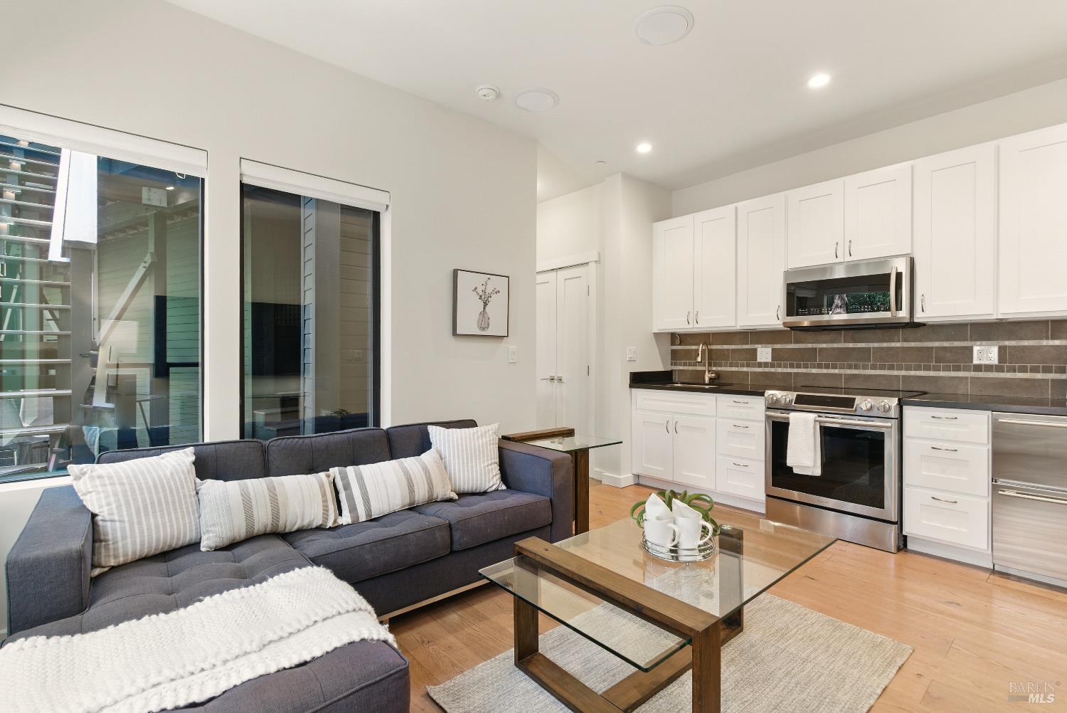 Detail Gallery Image 67 of 97 For 119 Marguerite Ave, Mill Valley,  CA 94941 - 6 Beds | 4/1 Baths
