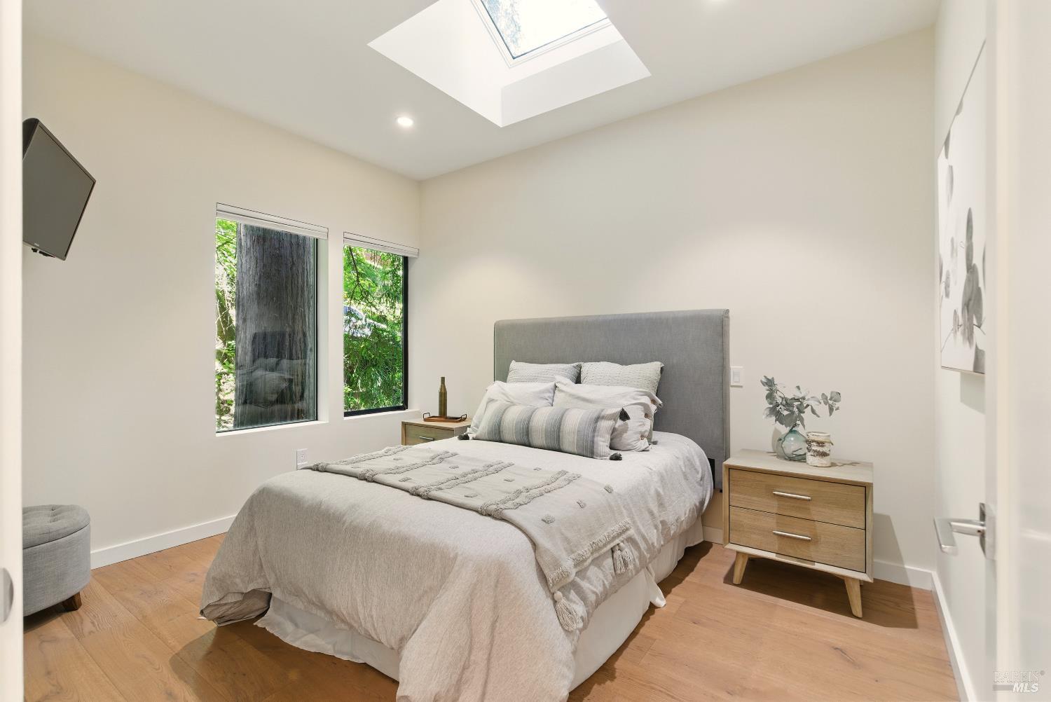 Detail Gallery Image 72 of 97 For 119 Marguerite Ave, Mill Valley,  CA 94941 - 6 Beds | 4/1 Baths