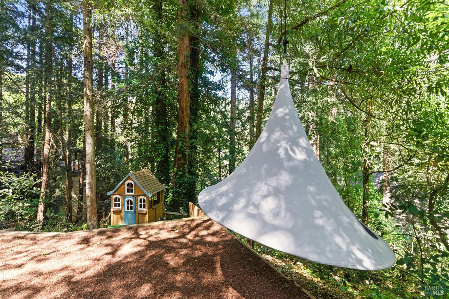 Detail Gallery Image 89 of 97 For 119 Marguerite Ave, Mill Valley,  CA 94941 - 6 Beds | 4/1 Baths
