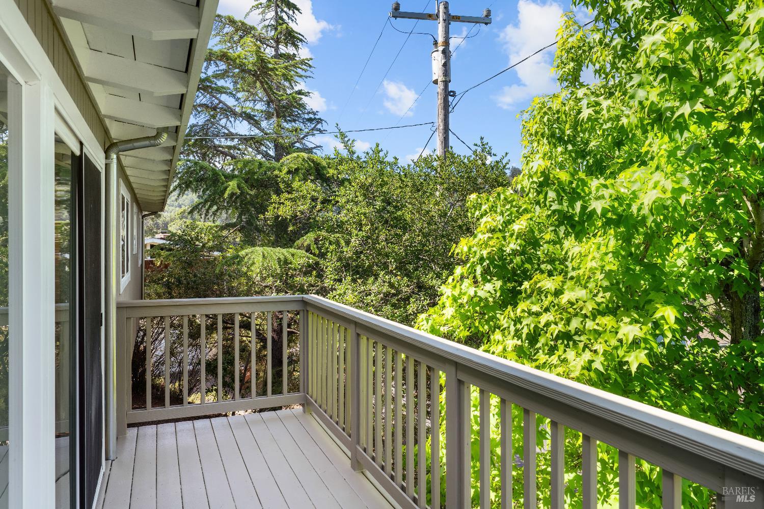 Detail Gallery Image 8 of 51 For 84 E Crescent Dr, San Rafael,  CA 94901 - 3 Beds | 2 Baths