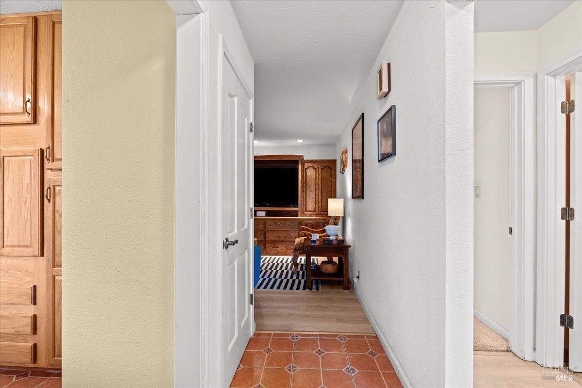 Detail Gallery Image 5 of 31 For 112 Aragon Ct, Vallejo,  CA 94591 - 3 Beds | 2 Baths