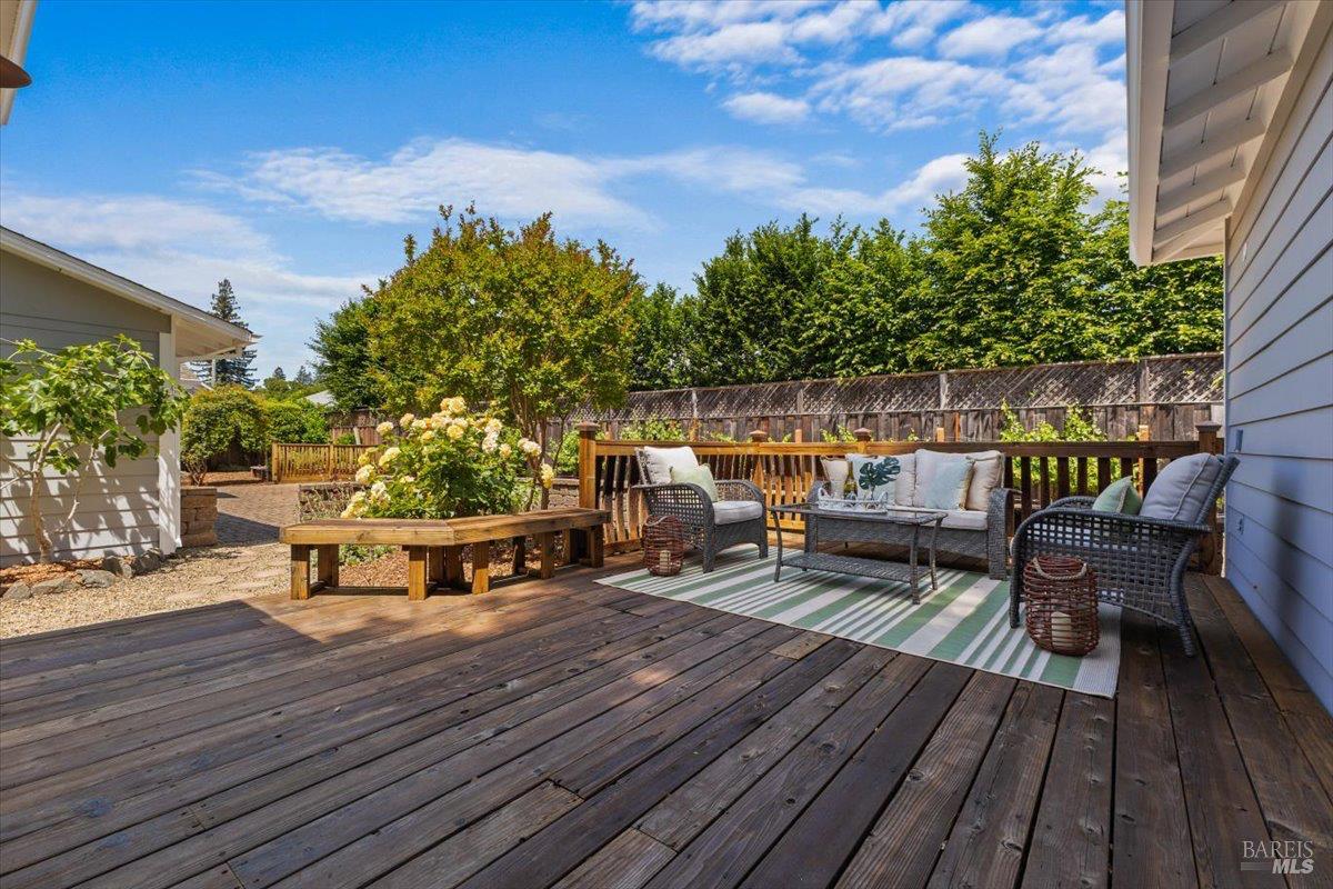 Detail Gallery Image 31 of 67 For 107 1st St, Healdsburg,  CA 95448 - 3 Beds | 3 Baths