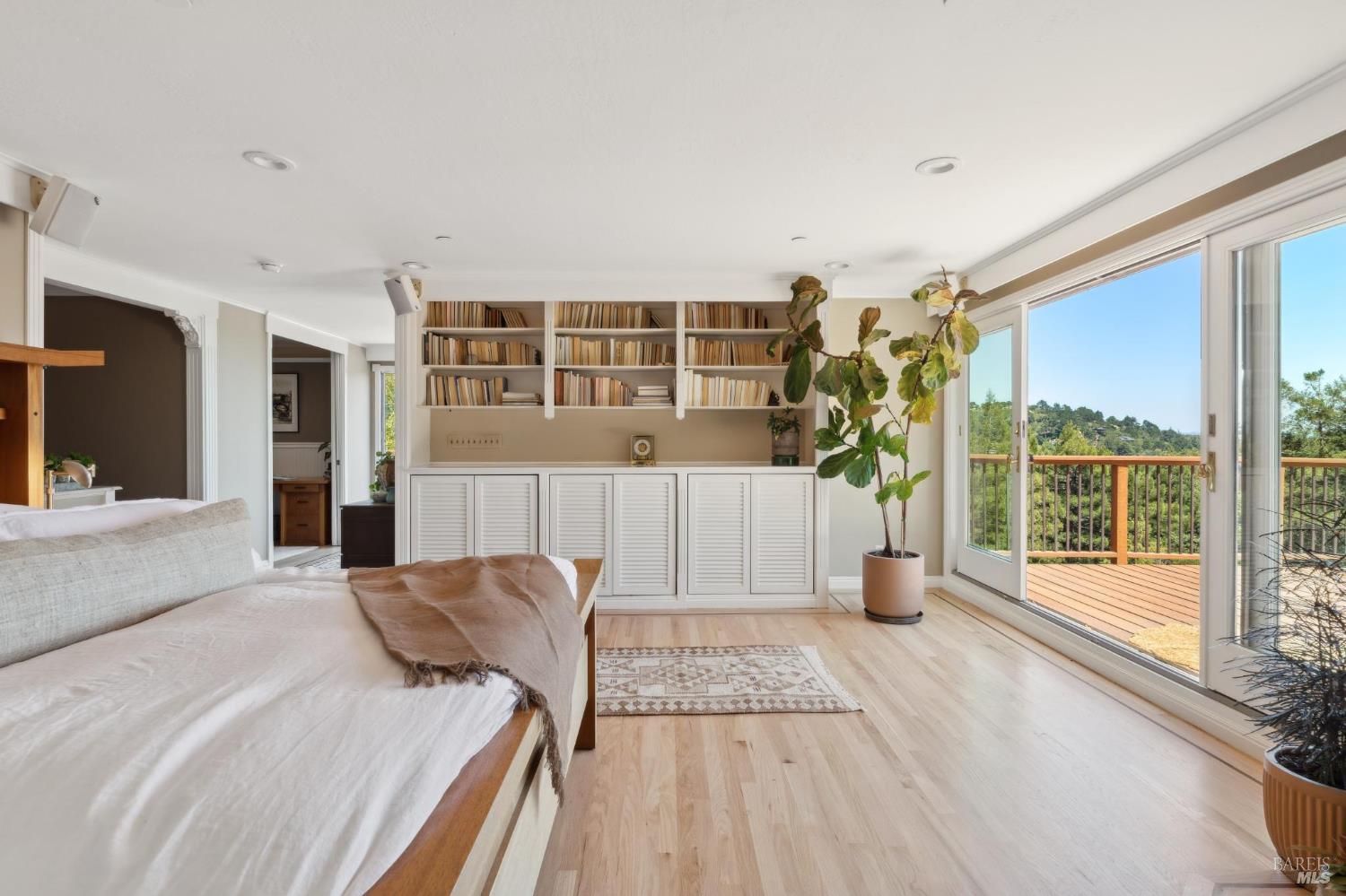 Detail Gallery Image 28 of 54 For 222 Marguerite Ave, Mill Valley,  CA 94941 - 4 Beds | 5 Baths