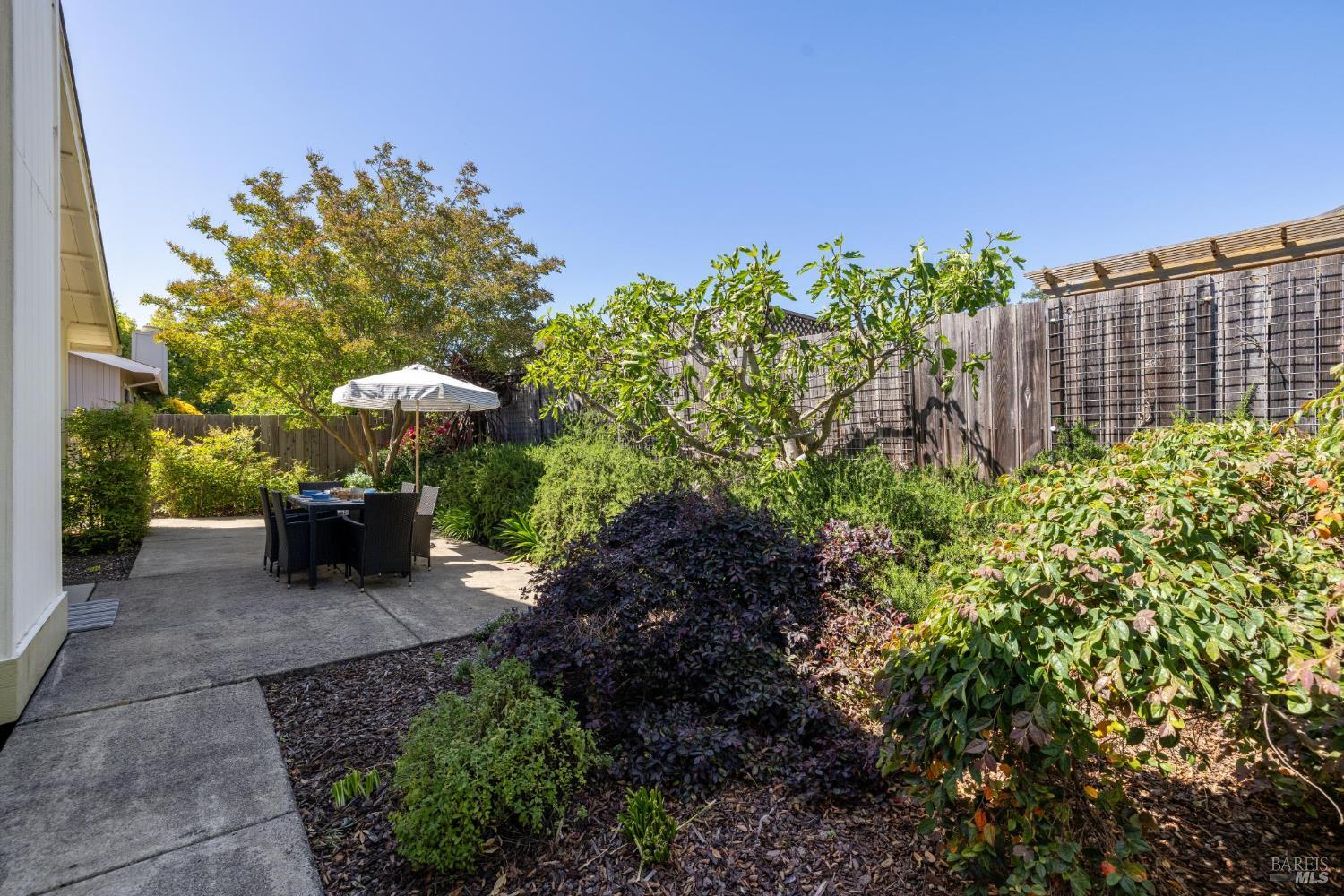 Detail Gallery Image 32 of 35 For 1506 Cerro Sonoma Cir, Petaluma,  CA 94954 - 3 Beds | 2 Baths