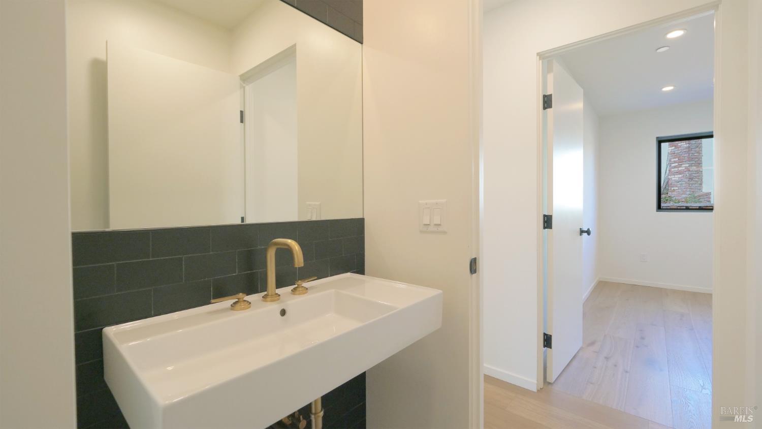 Detail Gallery Image 22 of 48 For 1306 Pinon Dr, Healdsburg,  CA 95448 - 2 Beds | 2/1 Baths