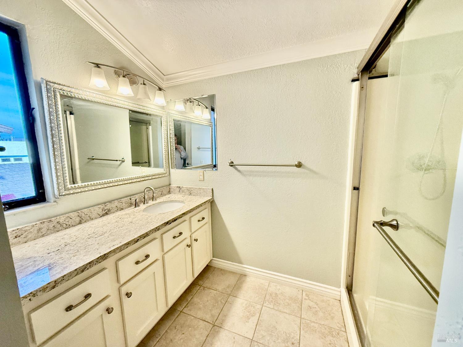 Detail Gallery Image 16 of 19 For 1121 Grove Cir, Benicia,  CA 94510 - 3 Beds | 2/1 Baths