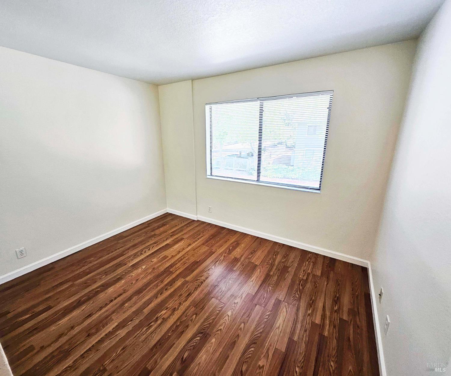 Detail Gallery Image 8 of 12 For 900 Cambridge Dr #122,  Benicia,  CA 94510 - 2 Beds | 1 Baths