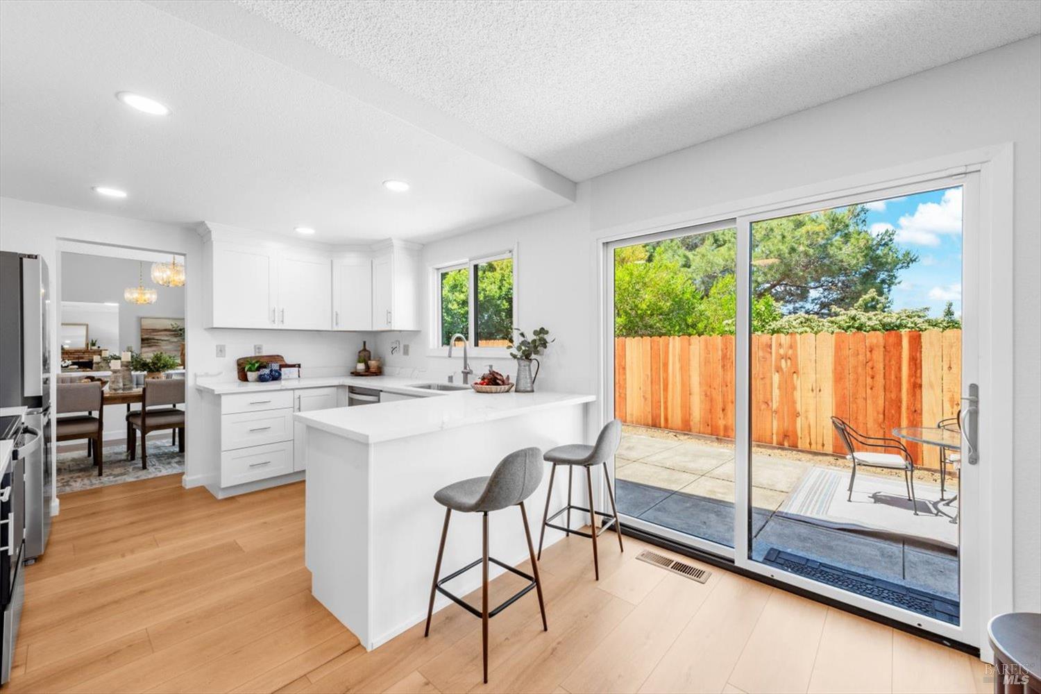 Detail Gallery Image 14 of 51 For 225 Riverview Dr, Vallejo,  CA 94589 - 4 Beds | 2/1 Baths