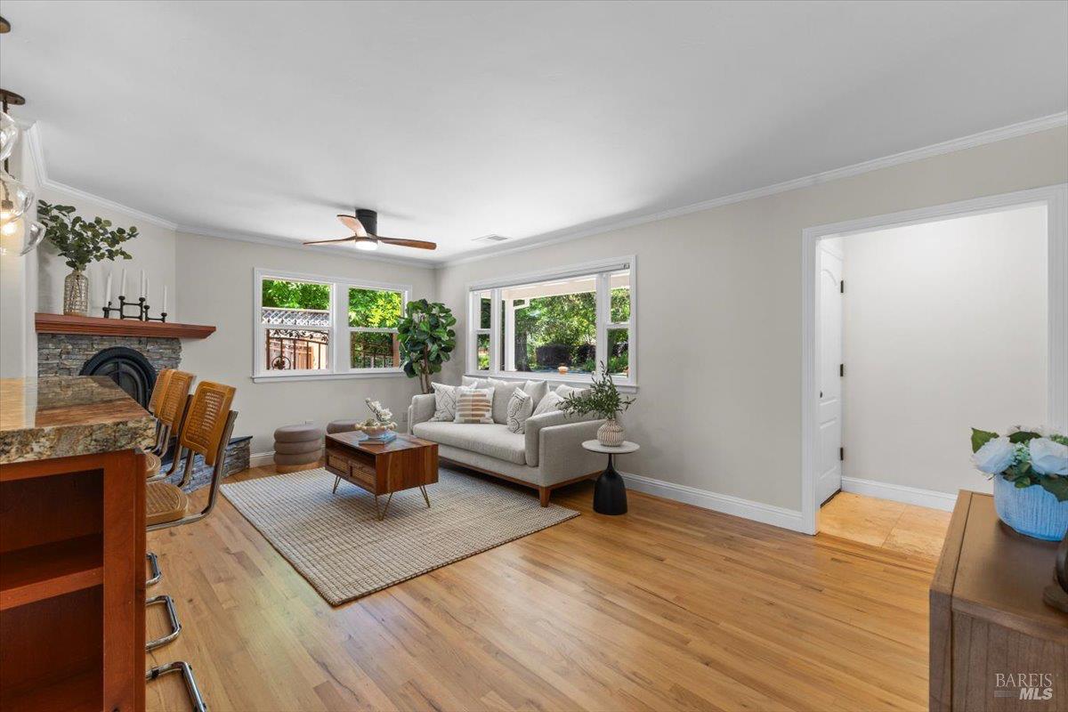 Detail Gallery Image 8 of 67 For 107 1st St, Healdsburg,  CA 95448 - 3 Beds | 3 Baths
