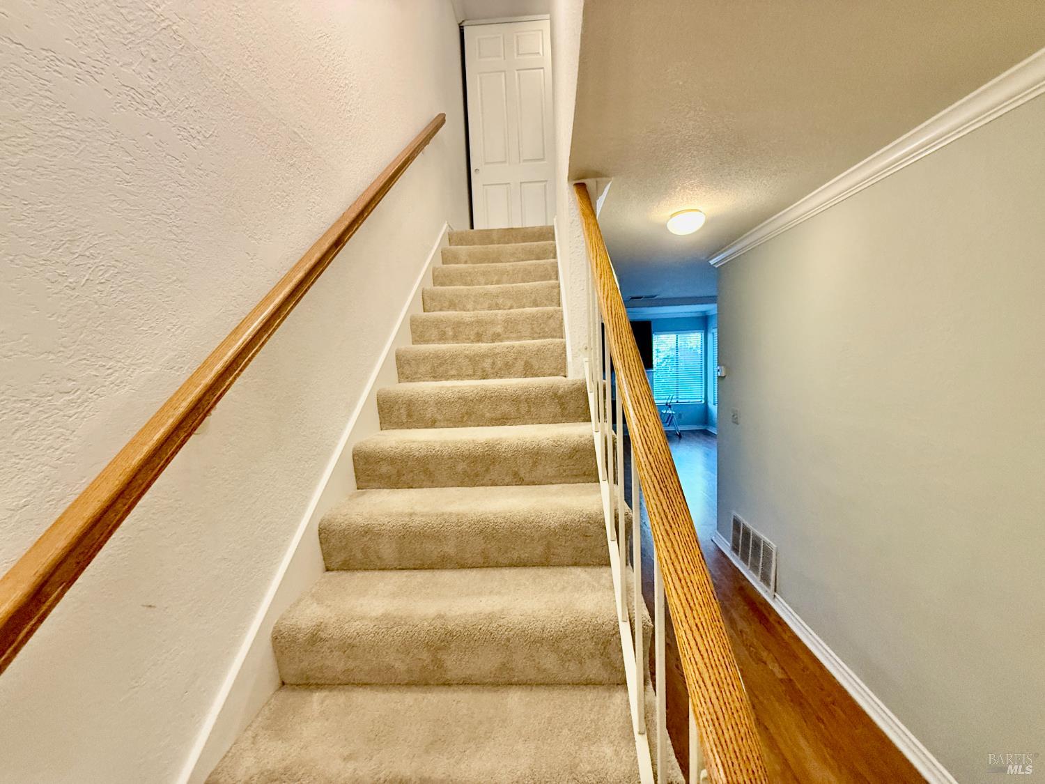 Detail Gallery Image 13 of 19 For 1121 Grove Cir, Benicia,  CA 94510 - 3 Beds | 2/1 Baths