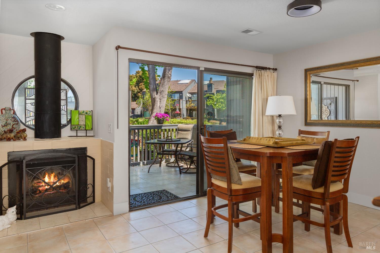 Detail Gallery Image 20 of 53 For 553 Kings Rd, Alameda,  CA 94501 - 2 Beds | 2/1 Baths