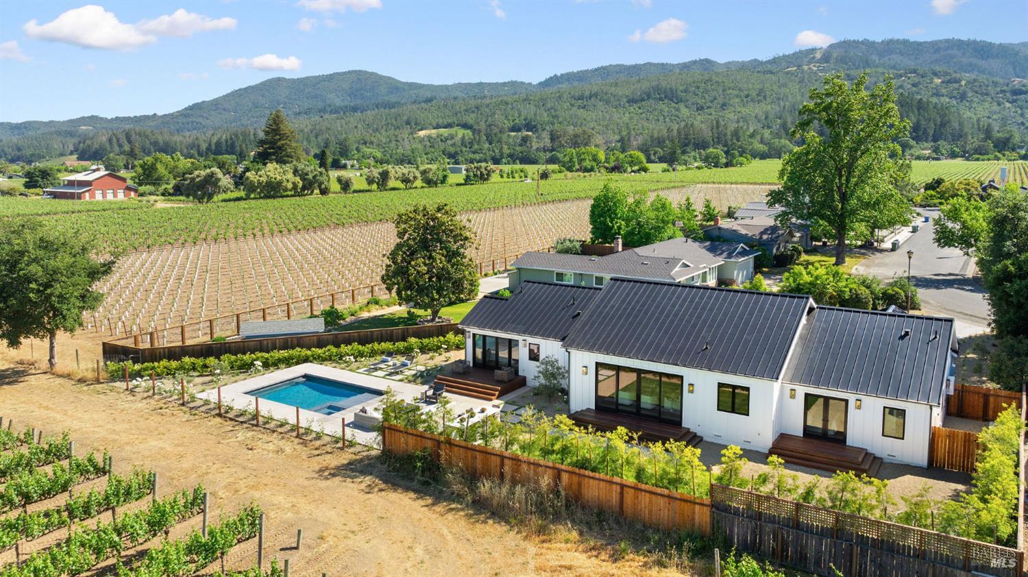 Detail Gallery Image 42 of 54 For 1597 Arrowhead Dr, Saint Helena,  CA 94574 - 3 Beds | 3/1 Baths