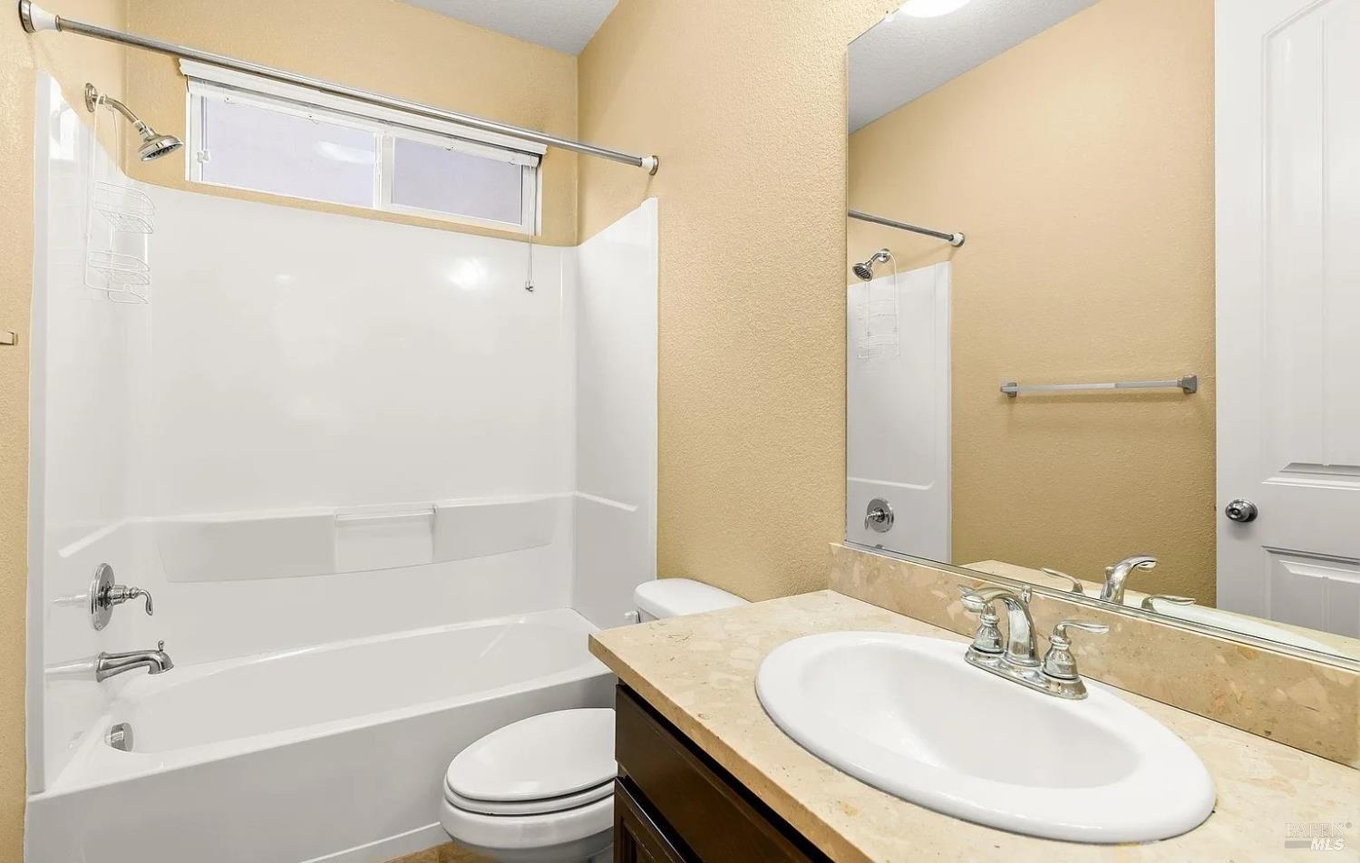 Detail Gallery Image 6 of 15 For 2121 Nokota Dr, Fairfield,  CA 94534 - 5 Beds | 3 Baths