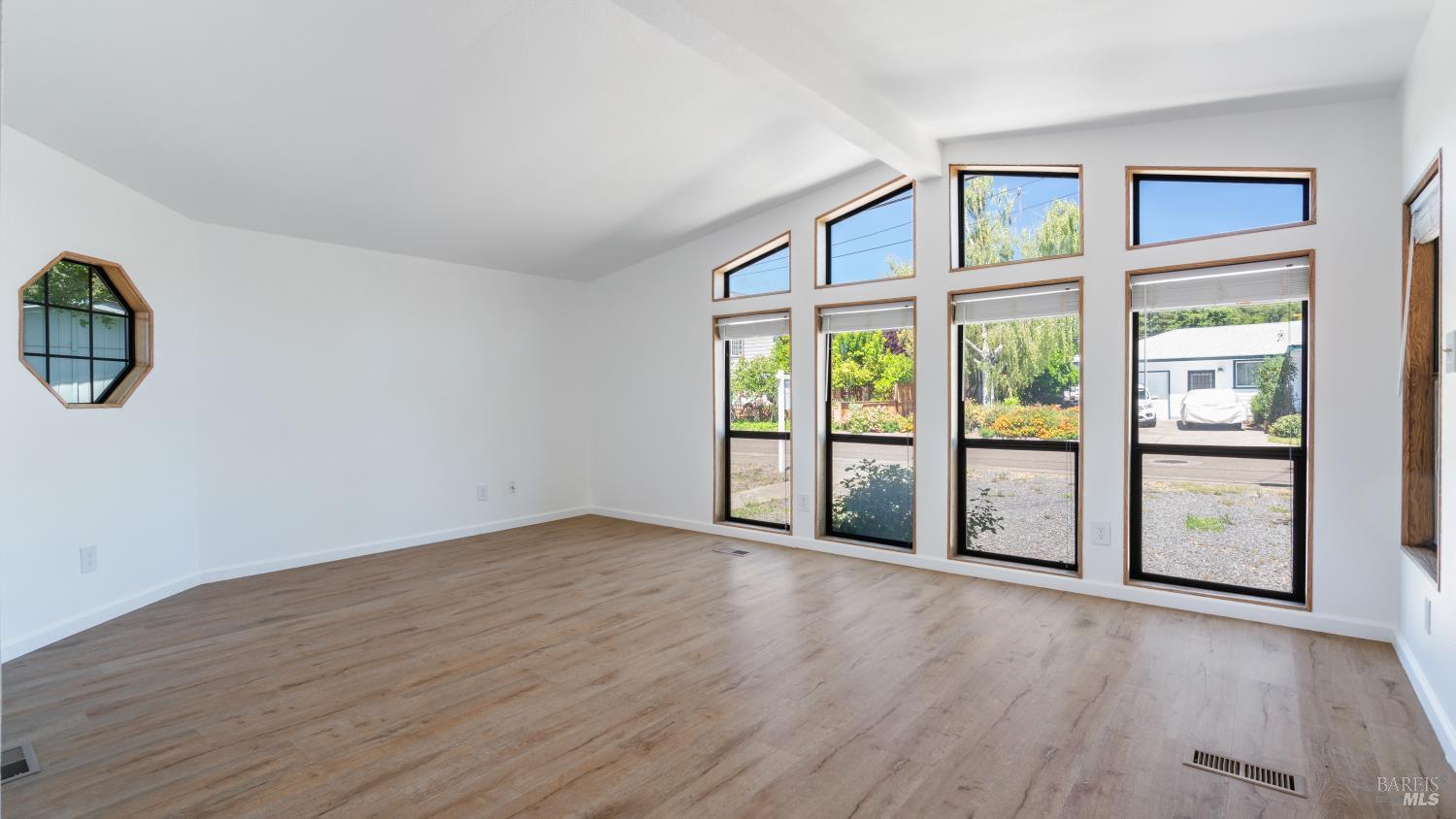 Detail Gallery Image 4 of 24 For 125 Champlain Ave, Cloverdale,  CA 95425 - 2 Beds | 2 Baths