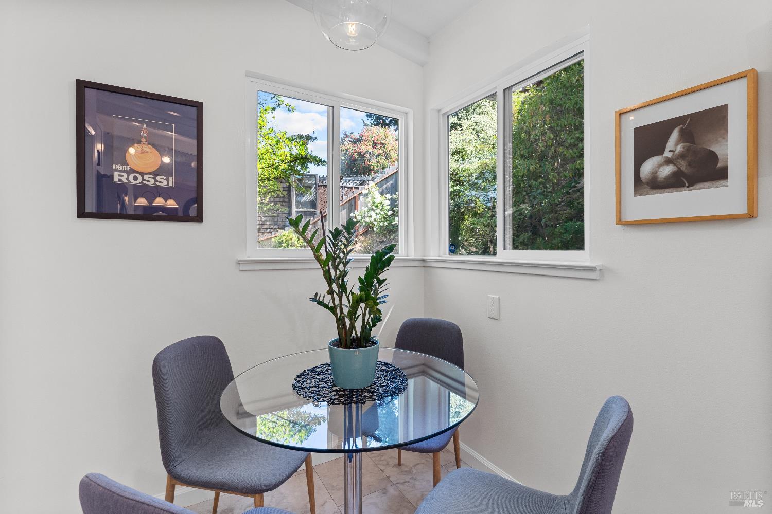 Detail Gallery Image 20 of 51 For 84 E Crescent Dr, San Rafael,  CA 94901 - 3 Beds | 2 Baths