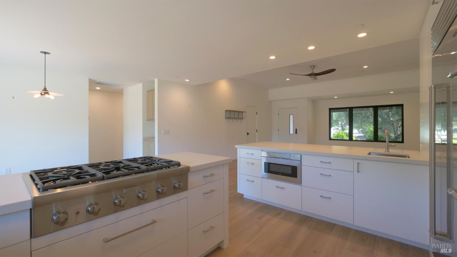 Detail Gallery Image 14 of 48 For 1306 Pinon Dr, Healdsburg,  CA 95448 - 2 Beds | 2/1 Baths