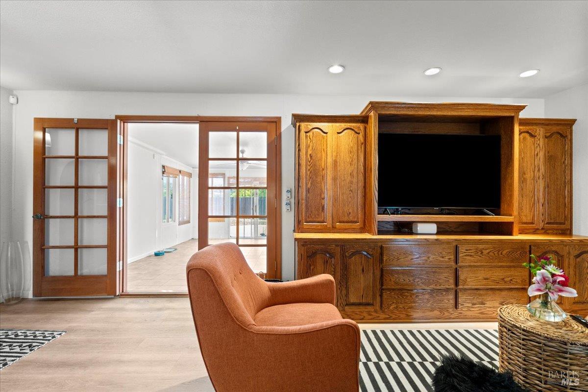 Detail Gallery Image 7 of 31 For 112 Aragon Ct, Vallejo,  CA 94591 - 3 Beds | 2 Baths