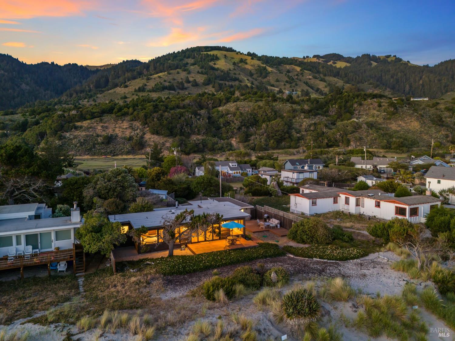 Detail Gallery Image 41 of 43 For 8 Rafael Patio Unkn, Stinson Beach,  CA 94970 - 3 Beds | 2 Baths