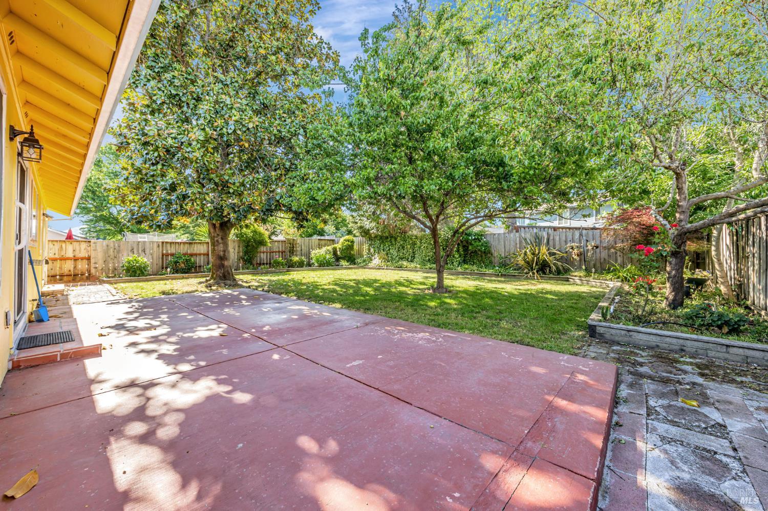 Detail Gallery Image 14 of 17 For 1181 Eleanor Ave, Rohnert Park,  CA 94928 - 3 Beds | 2 Baths