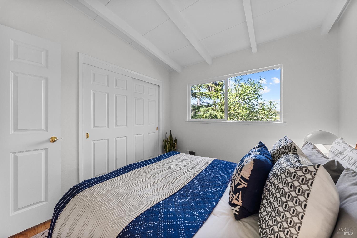 Detail Gallery Image 24 of 51 For 84 E Crescent Dr, San Rafael,  CA 94901 - 3 Beds | 2 Baths