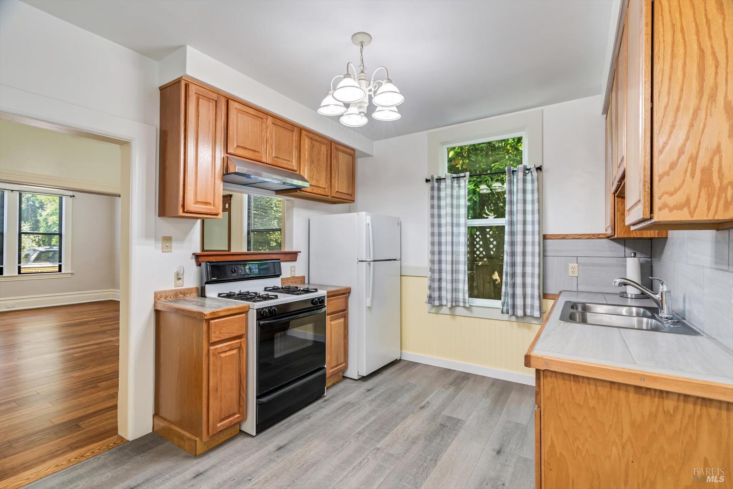 Detail Gallery Image 7 of 17 For 24 S University St, Healdsburg,  CA 95448 - – Beds | – Baths