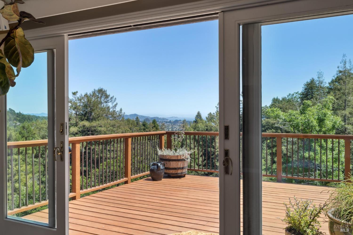 Detail Gallery Image 31 of 54 For 222 Marguerite Ave, Mill Valley,  CA 94941 - 4 Beds | 5 Baths