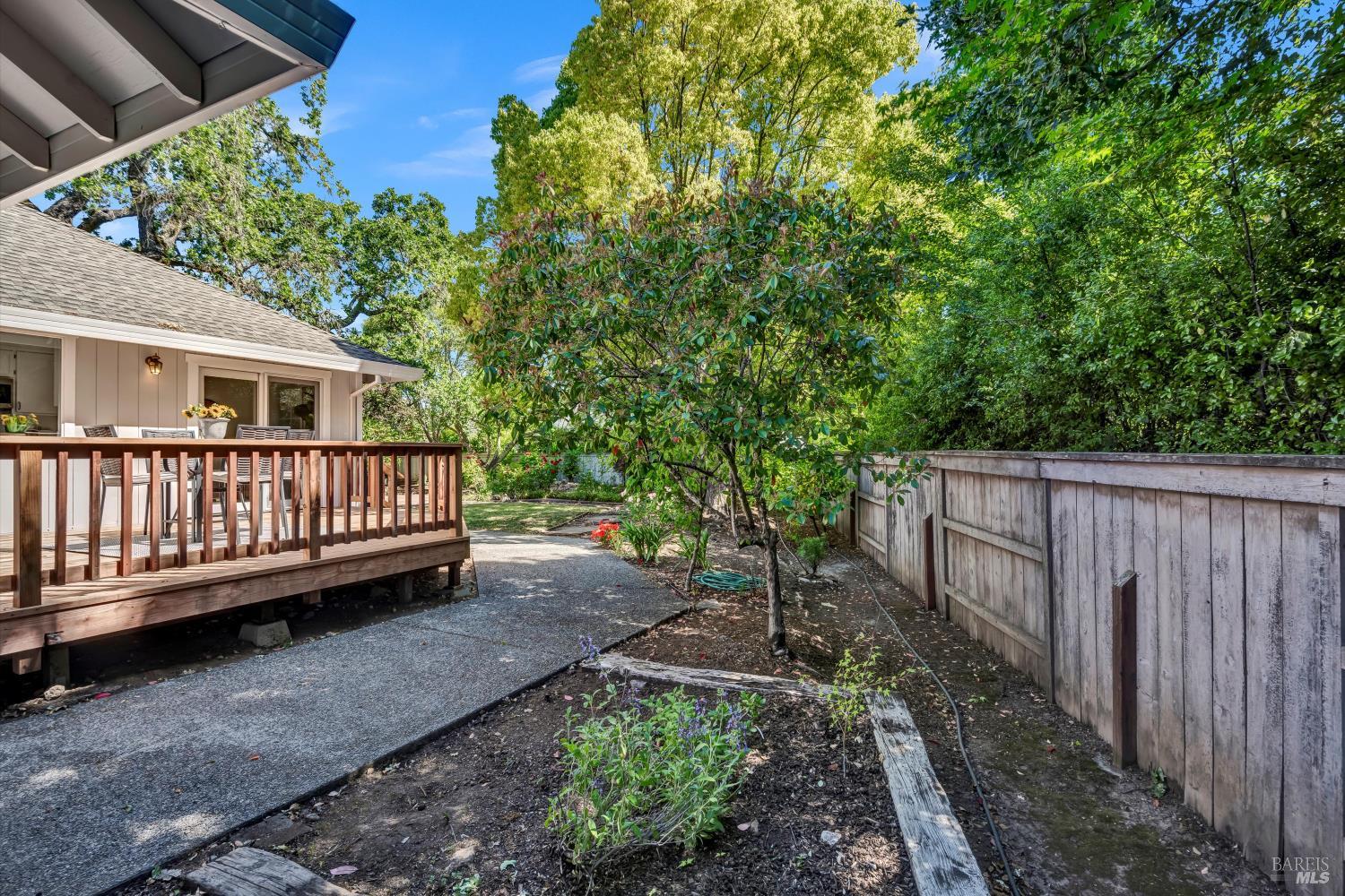 Detail Gallery Image 25 of 31 For 430 Woodley Pl, Santa Rosa,  CA 95409 - 2 Beds | 2 Baths