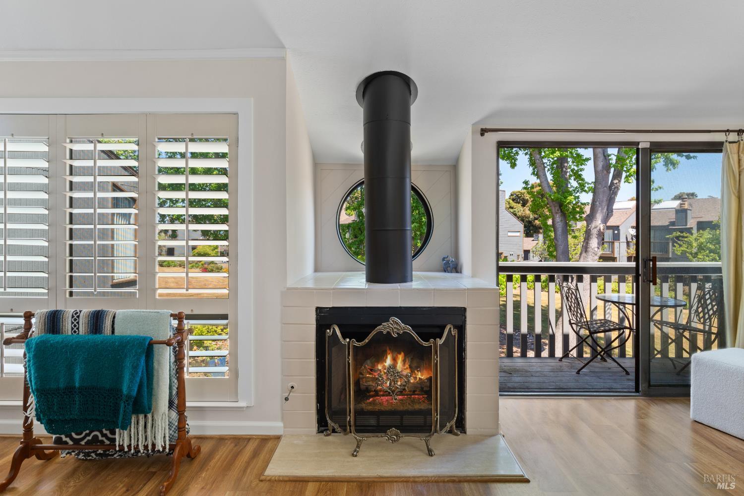 Detail Gallery Image 19 of 53 For 553 Kings Rd, Alameda,  CA 94501 - 2 Beds | 2/1 Baths