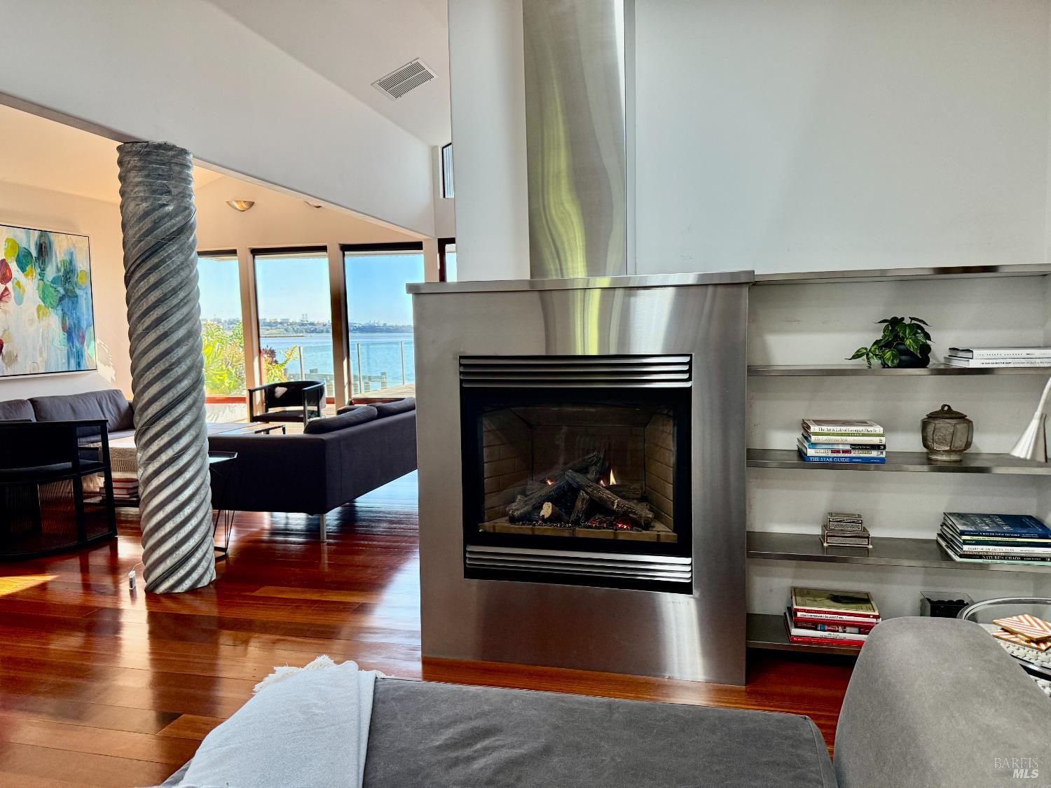Detail Gallery Image 9 of 31 For 4 Sandy Beach Rd, Vallejo,  CA 94590 - 3 Beds | 3 Baths