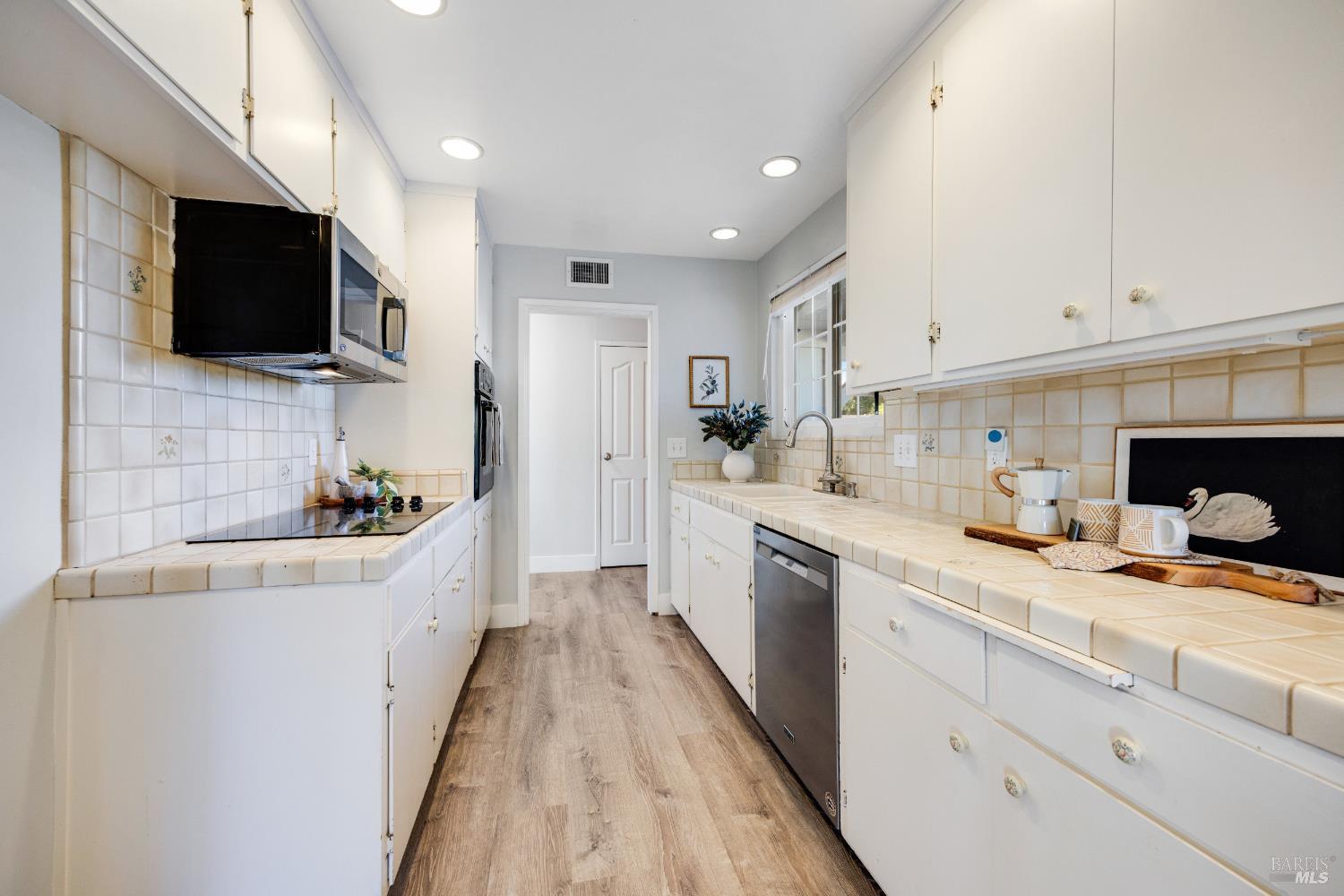 Detail Gallery Image 23 of 83 For 22 Laurie Ct, Novato,  CA 94947 - 4 Beds | 2 Baths