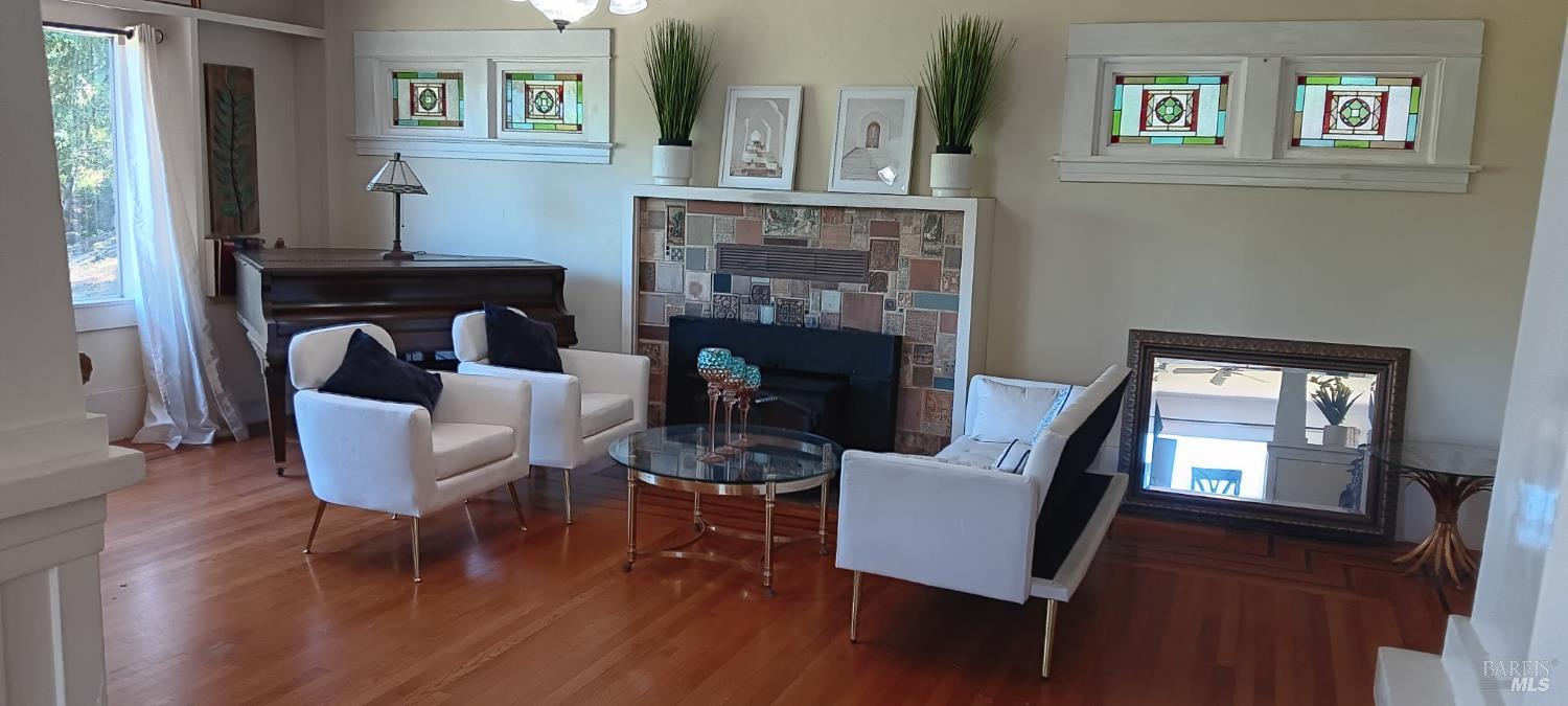 Detail Gallery Image 12 of 39 For 1194 Felta Rd, Healdsburg,  CA 95448 - 5 Beds | 4 Baths