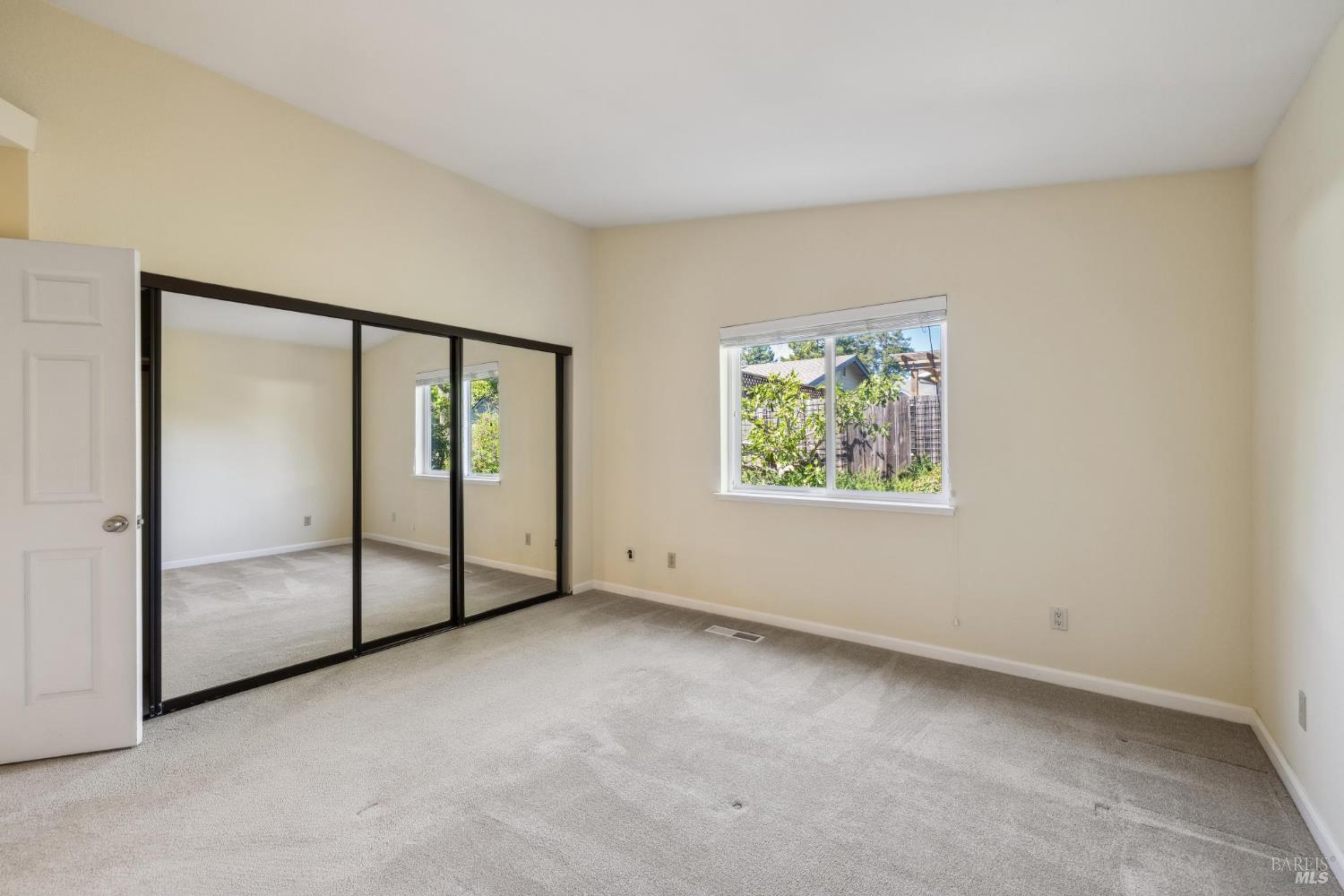 Detail Gallery Image 16 of 35 For 1506 Cerro Sonoma Cir, Petaluma,  CA 94954 - 3 Beds | 2 Baths