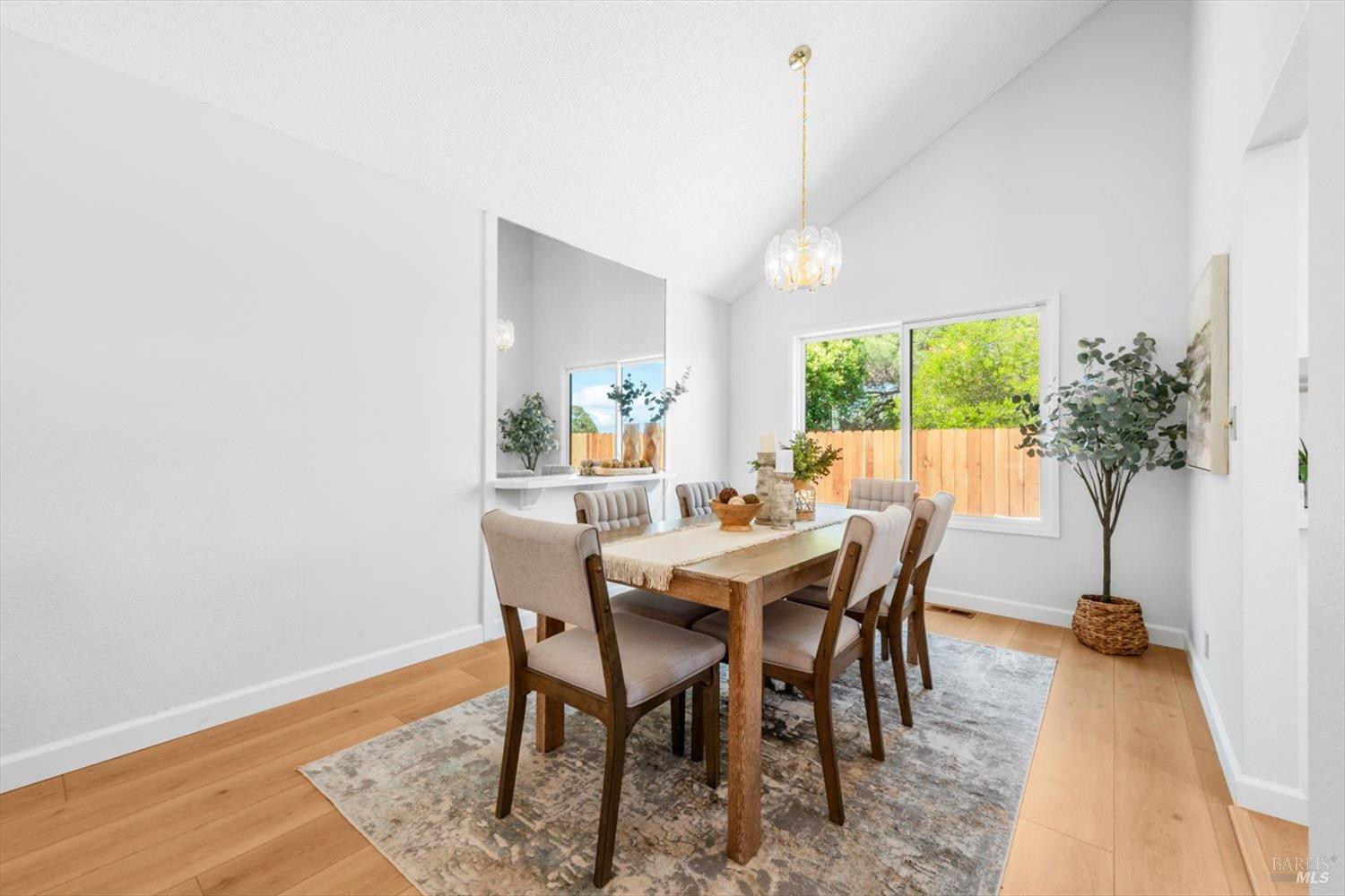 Detail Gallery Image 7 of 51 For 225 Riverview Dr, Vallejo,  CA 94589 - 4 Beds | 2/1 Baths