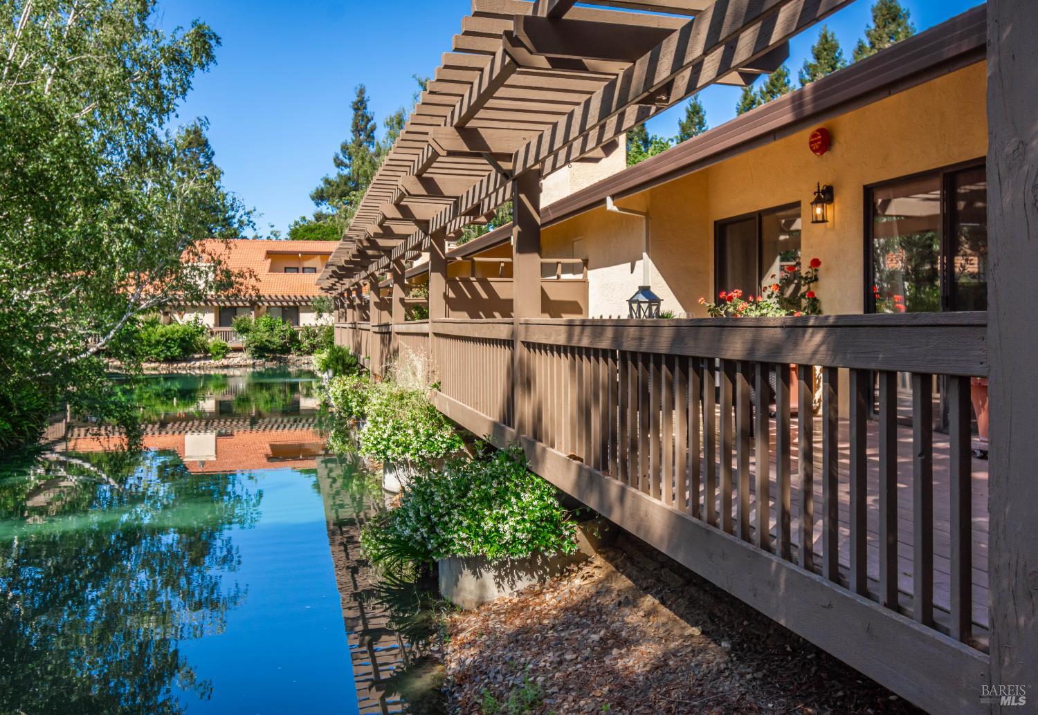 Detail Gallery Image 30 of 39 For 33 Fountain Grove Cir, Napa,  CA 94558 - 2 Beds | 2 Baths
