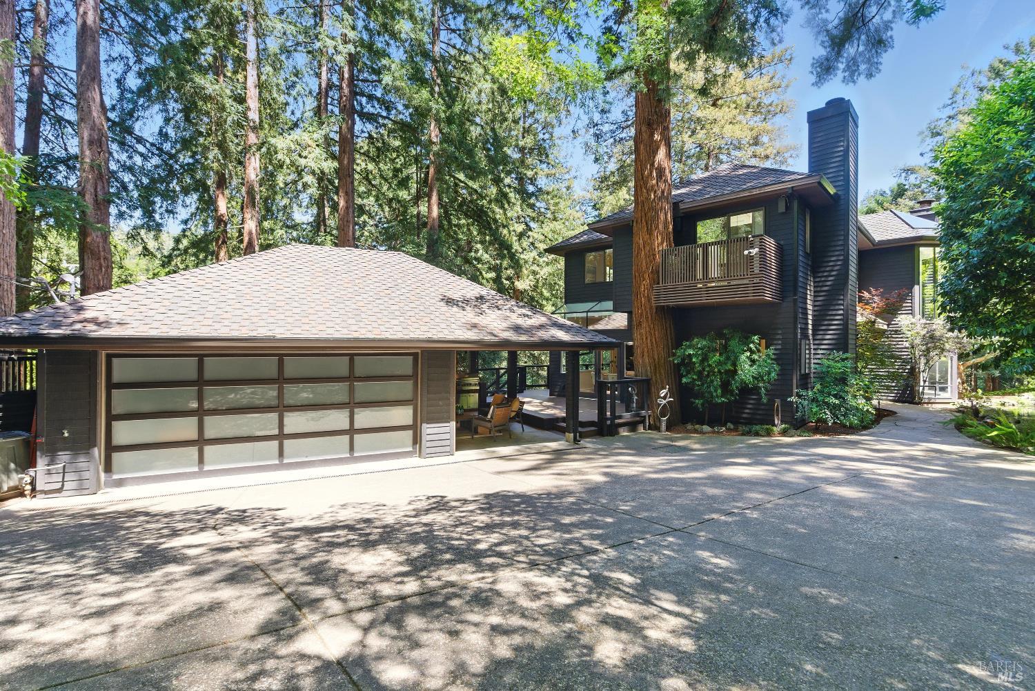 Detail Gallery Image 2 of 97 For 119 Marguerite Ave, Mill Valley,  CA 94941 - 6 Beds | 4/1 Baths