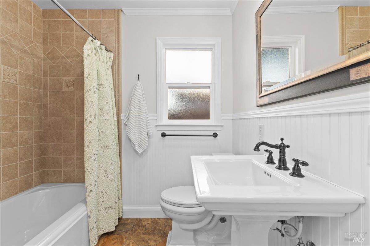 Detail Gallery Image 22 of 67 For 107 1st St, Healdsburg,  CA 95448 - 3 Beds | 3 Baths