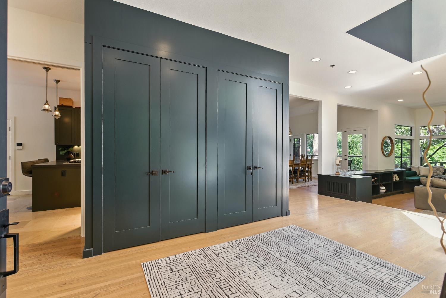 Detail Gallery Image 7 of 97 For 119 Marguerite Ave, Mill Valley,  CA 94941 - 6 Beds | 4/1 Baths
