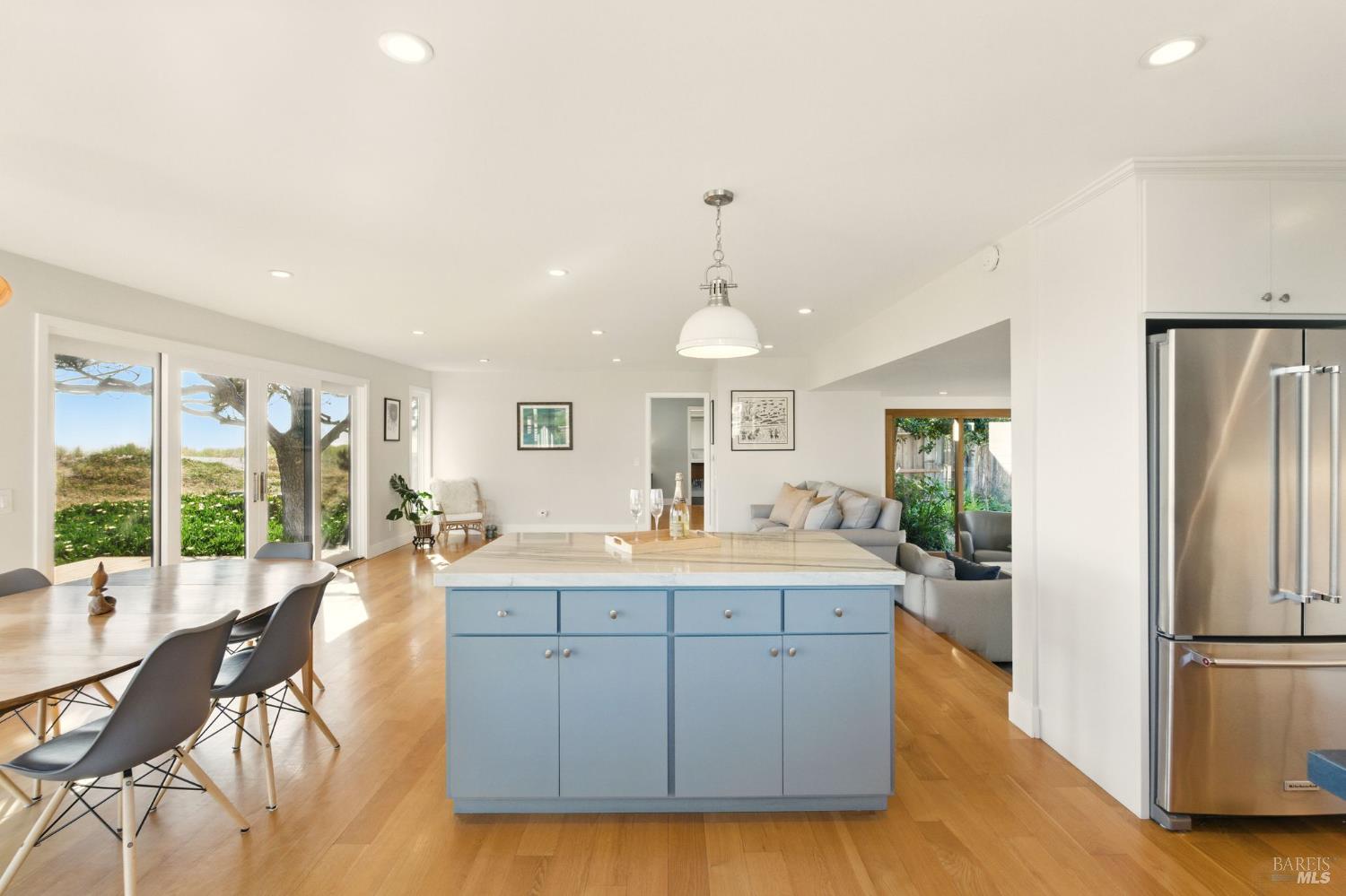 Detail Gallery Image 10 of 43 For 8 Rafael Patio Unkn, Stinson Beach,  CA 94970 - 3 Beds | 2 Baths