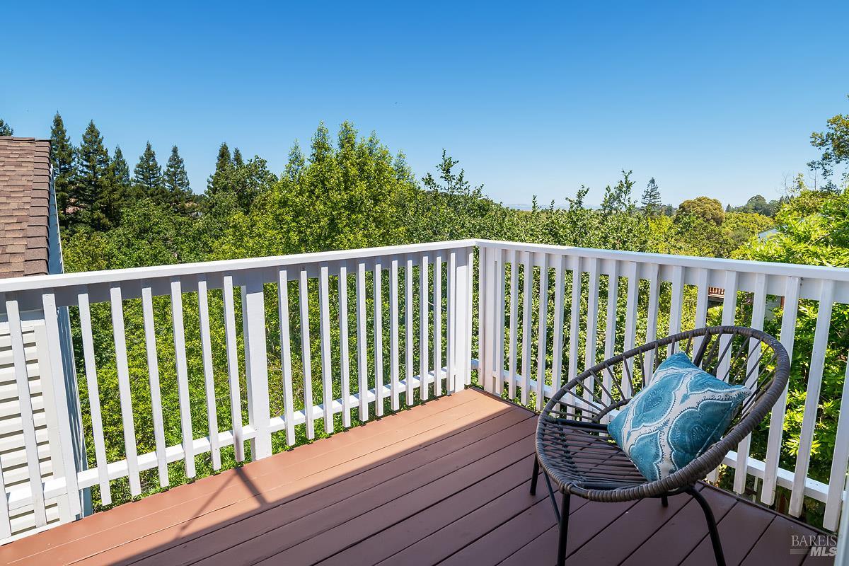 Detail Gallery Image 19 of 53 For 25 Wimbledon Ct, Novato,  CA 94949 - 4 Beds | 3/1 Baths