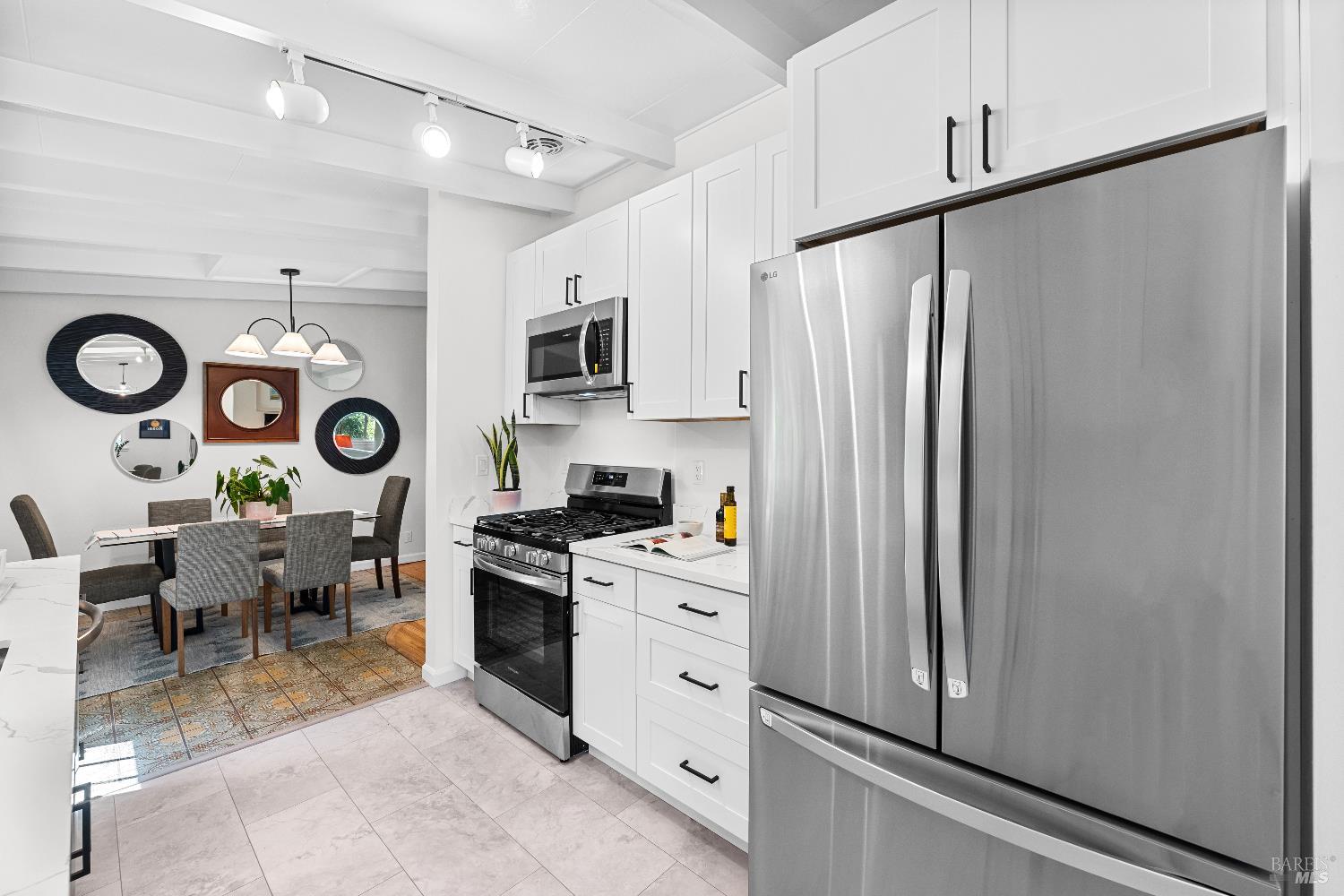 Detail Gallery Image 18 of 51 For 84 E Crescent Dr, San Rafael,  CA 94901 - 3 Beds | 2 Baths