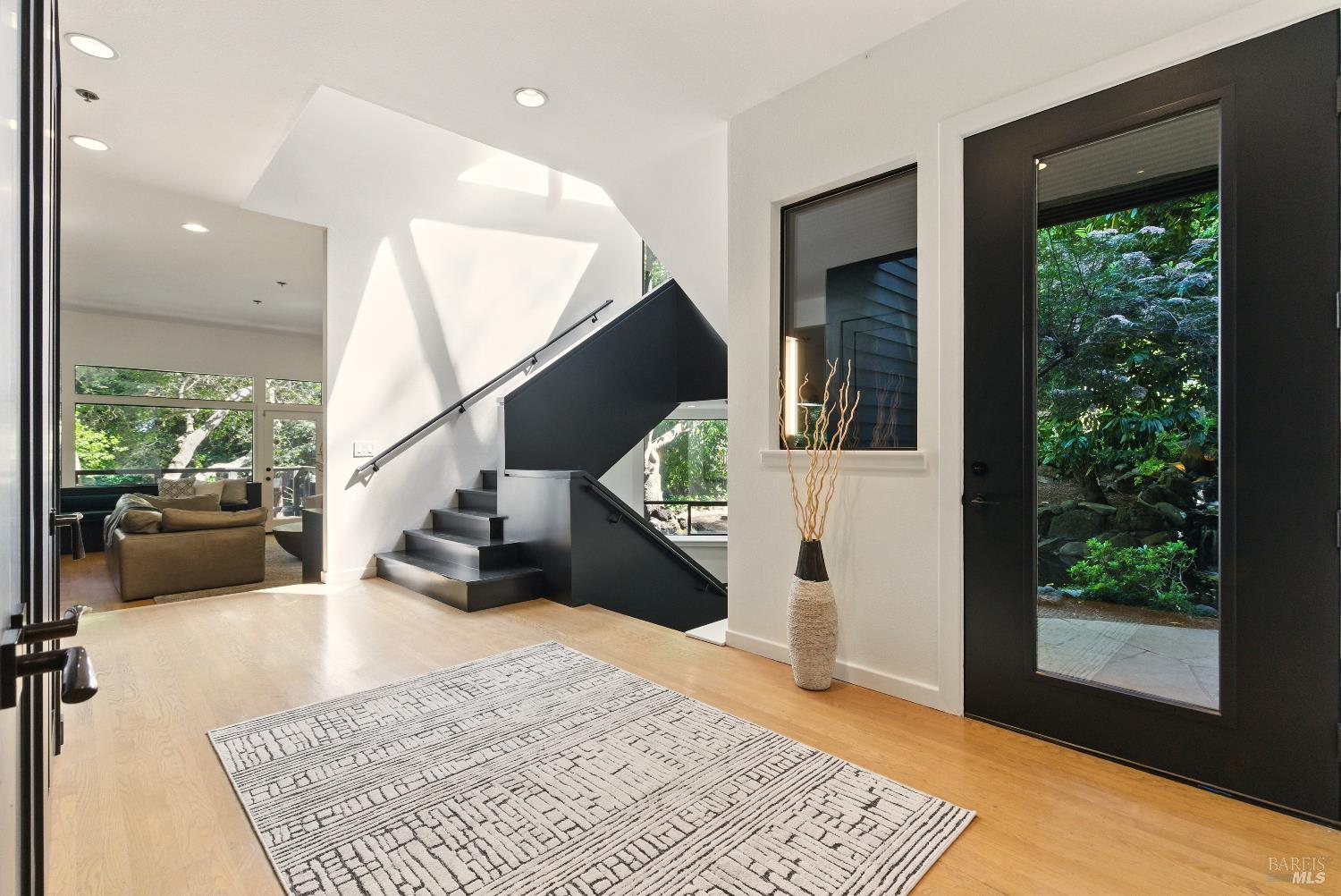 Detail Gallery Image 5 of 97 For 119 Marguerite Ave, Mill Valley,  CA 94941 - 6 Beds | 4/1 Baths